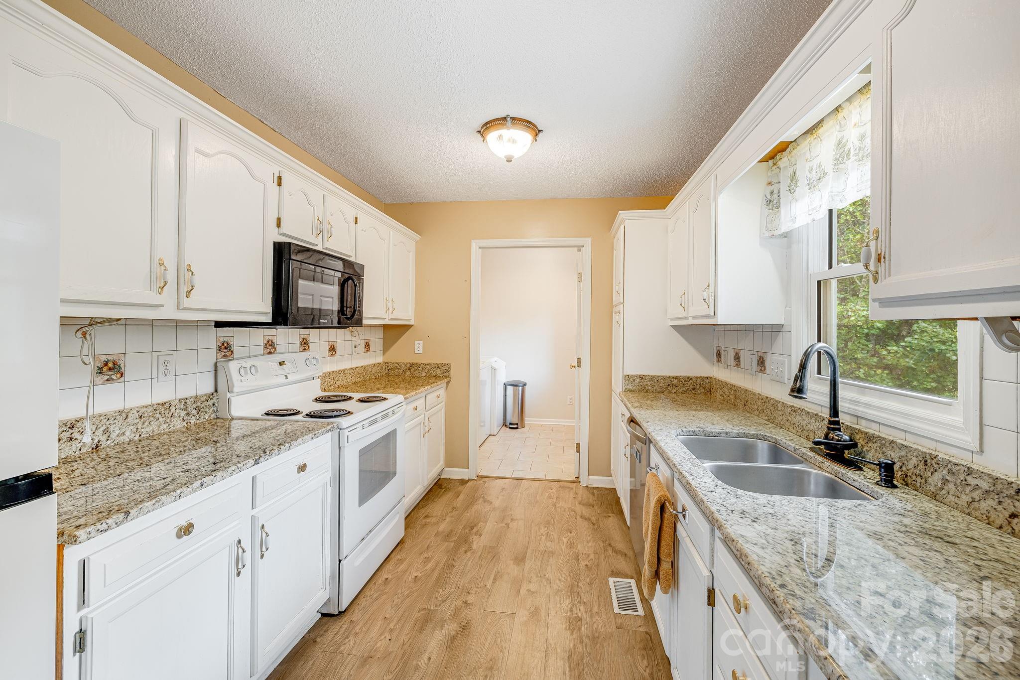 6 Arrowhead Lane — Weaverville