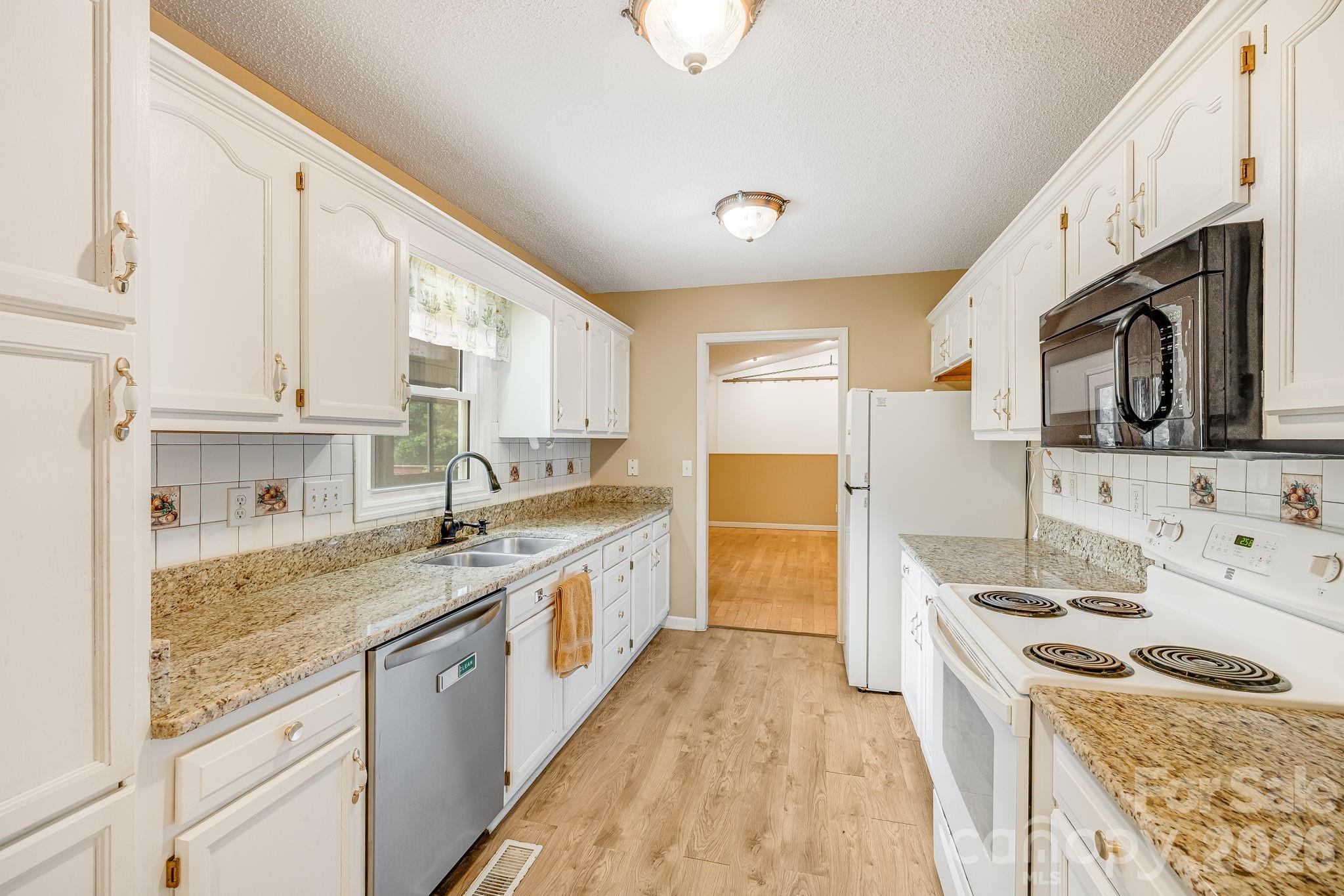 6 Arrowhead Lane — Weaverville