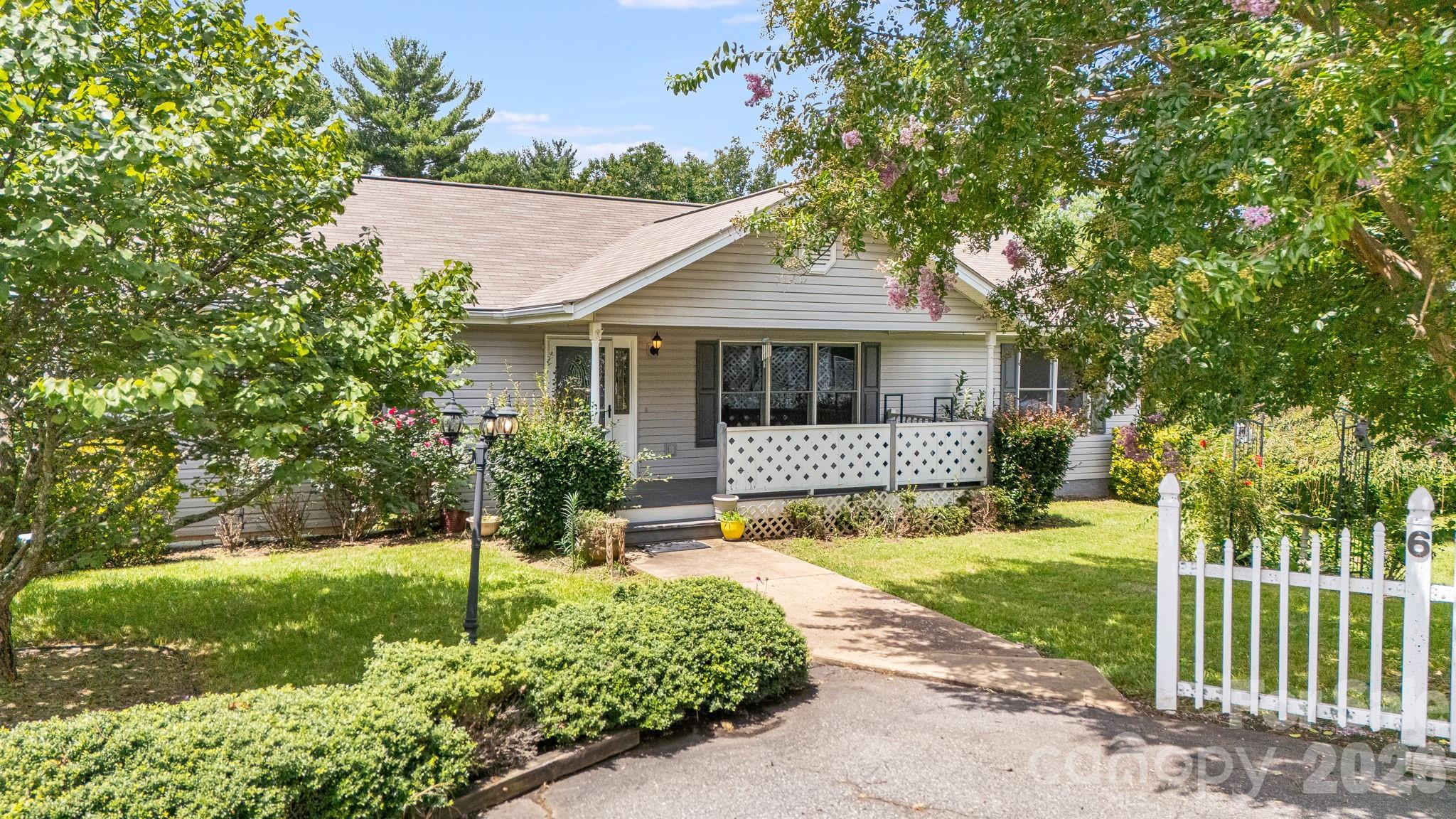 6 Arrowhead Lane — Weaverville