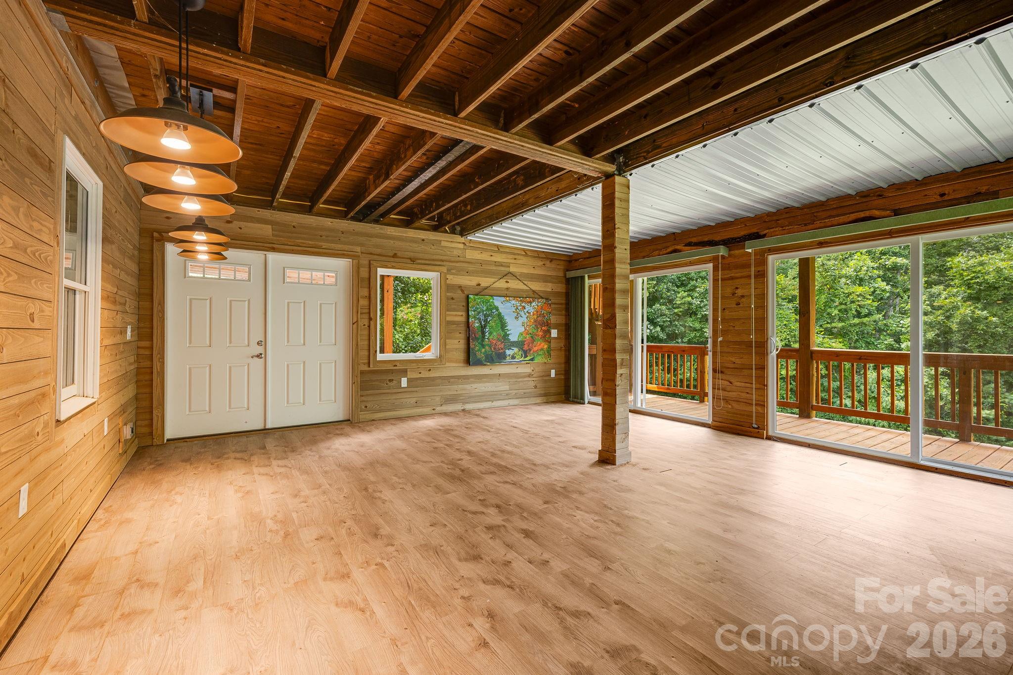 6 Arrowhead Lane — Weaverville