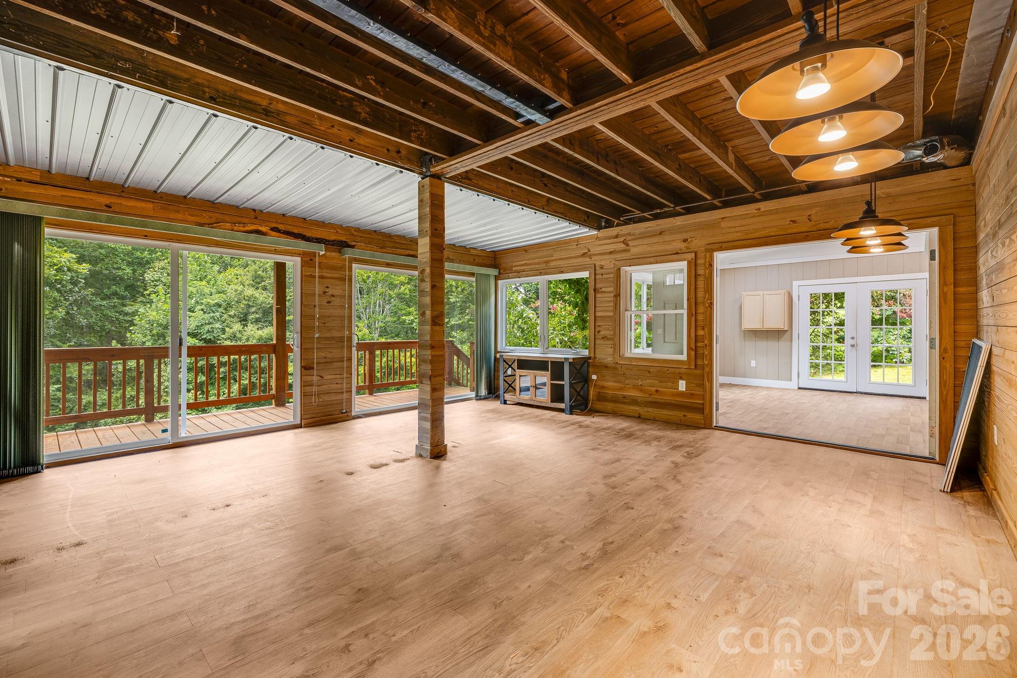 6 Arrowhead Lane — Weaverville