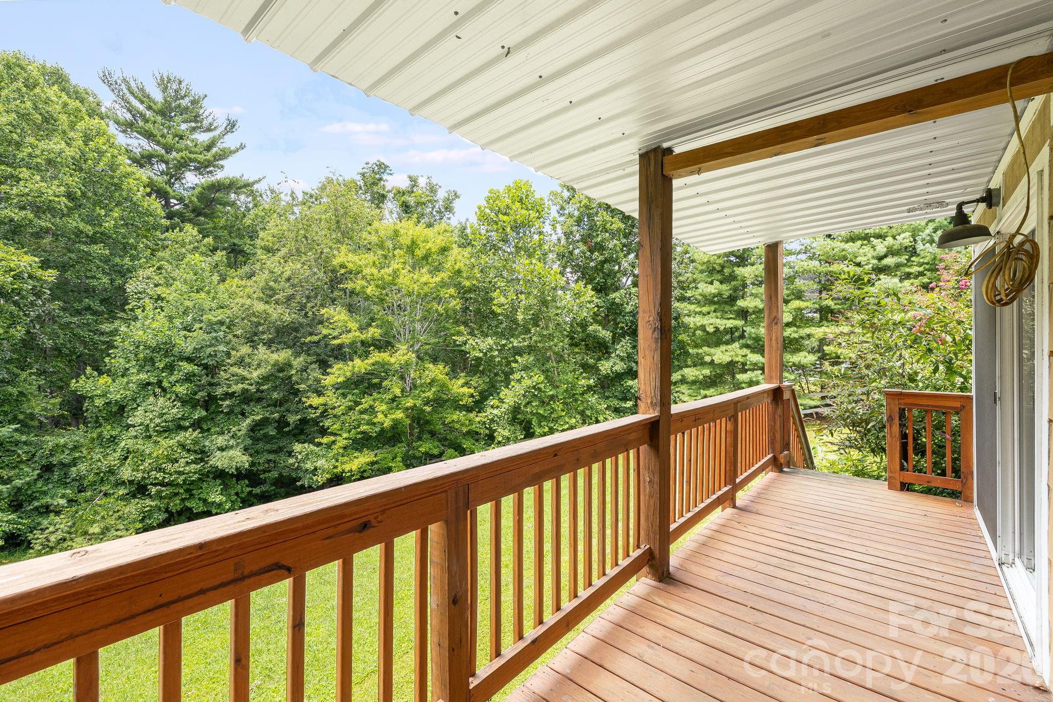 6 Arrowhead Lane — Weaverville