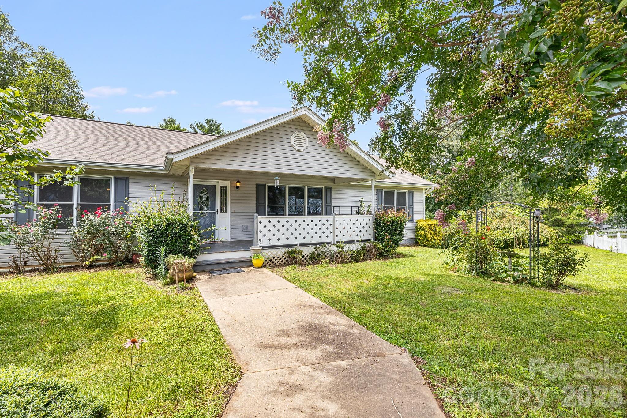 6 Arrowhead Lane — Weaverville