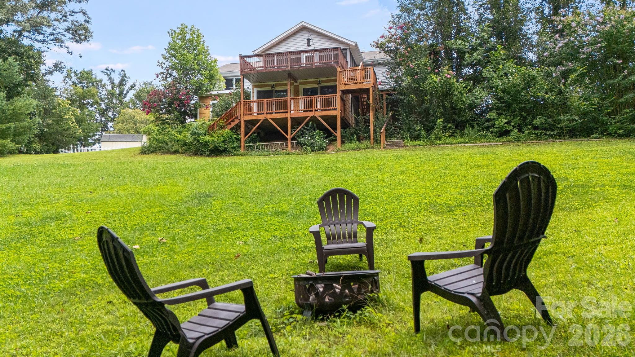 6 Arrowhead Lane — Weaverville