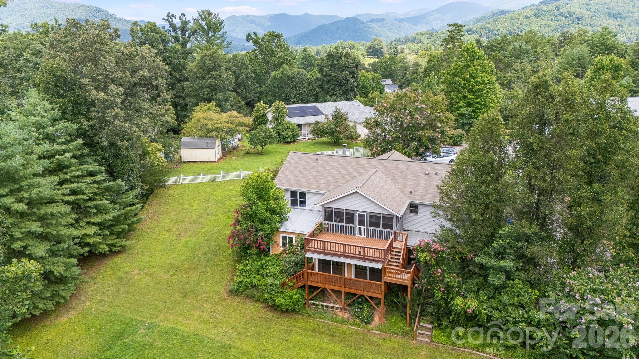 6 Arrowhead Lane — Weaverville