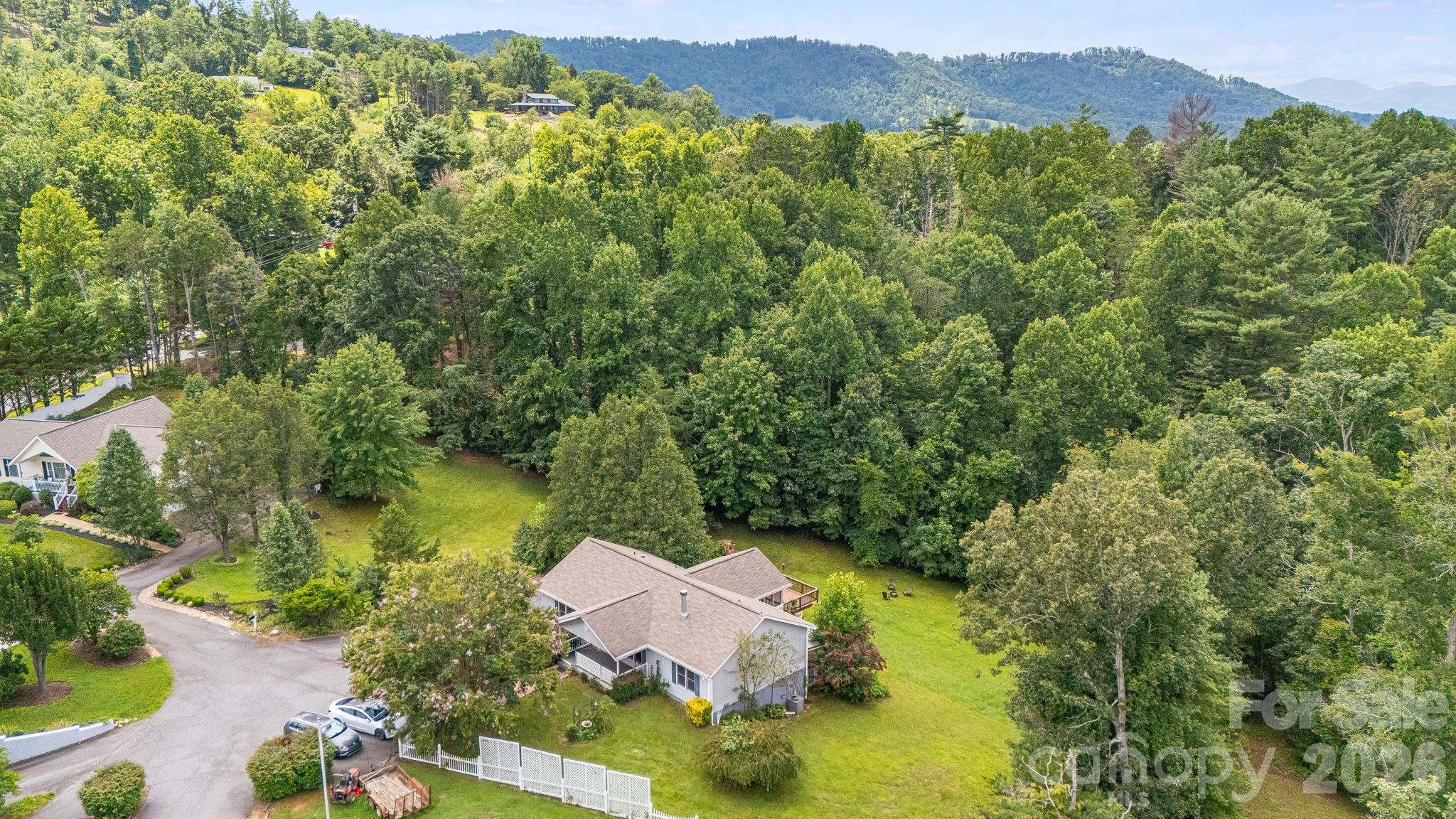 6 Arrowhead Lane — Weaverville