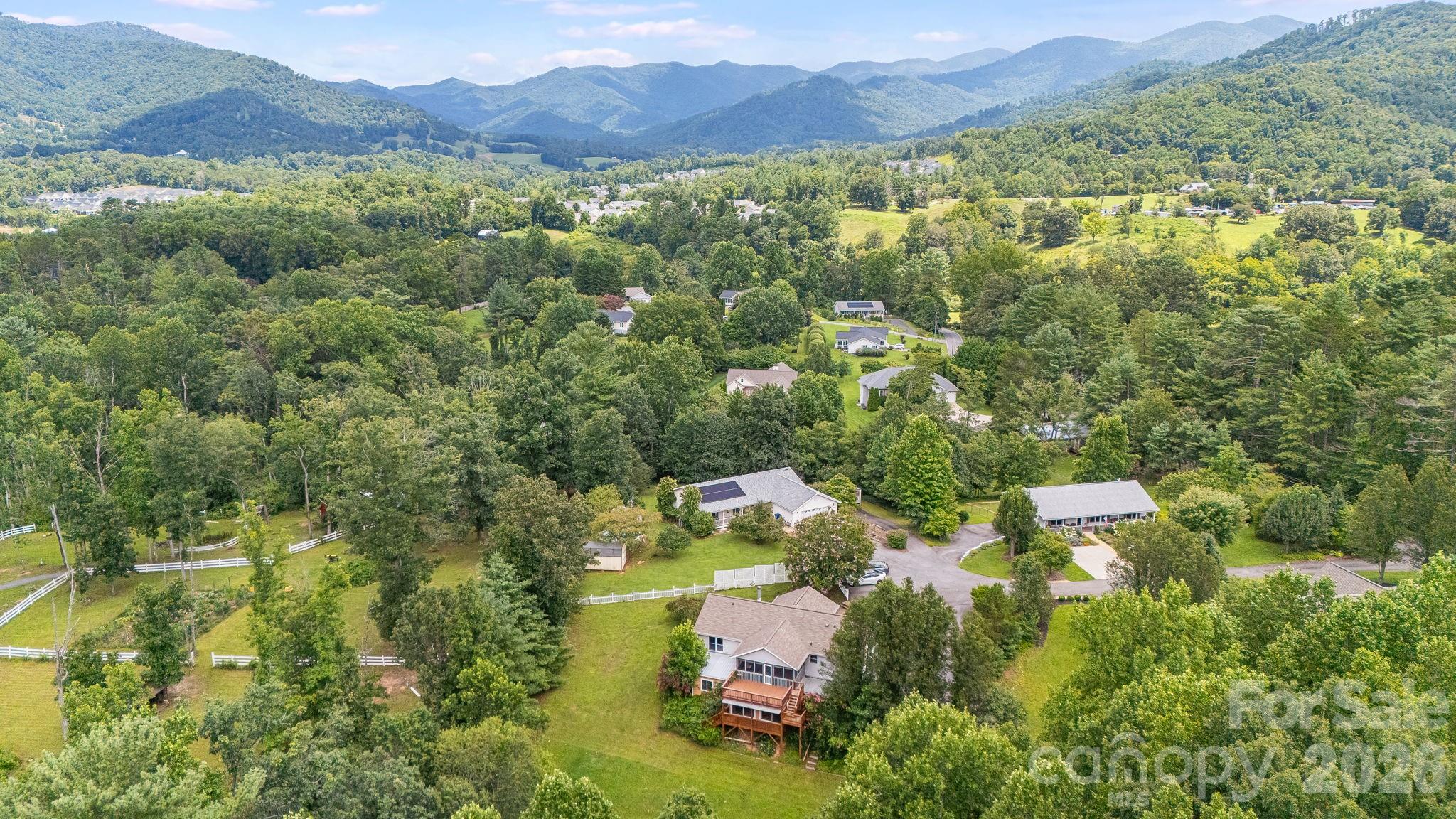 6 Arrowhead Lane — Weaverville