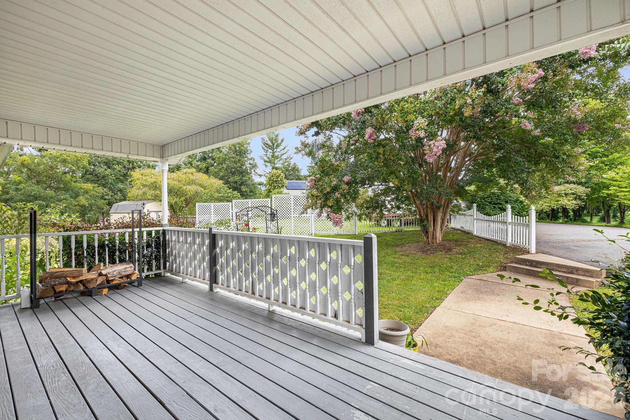 6 Arrowhead Lane — Weaverville