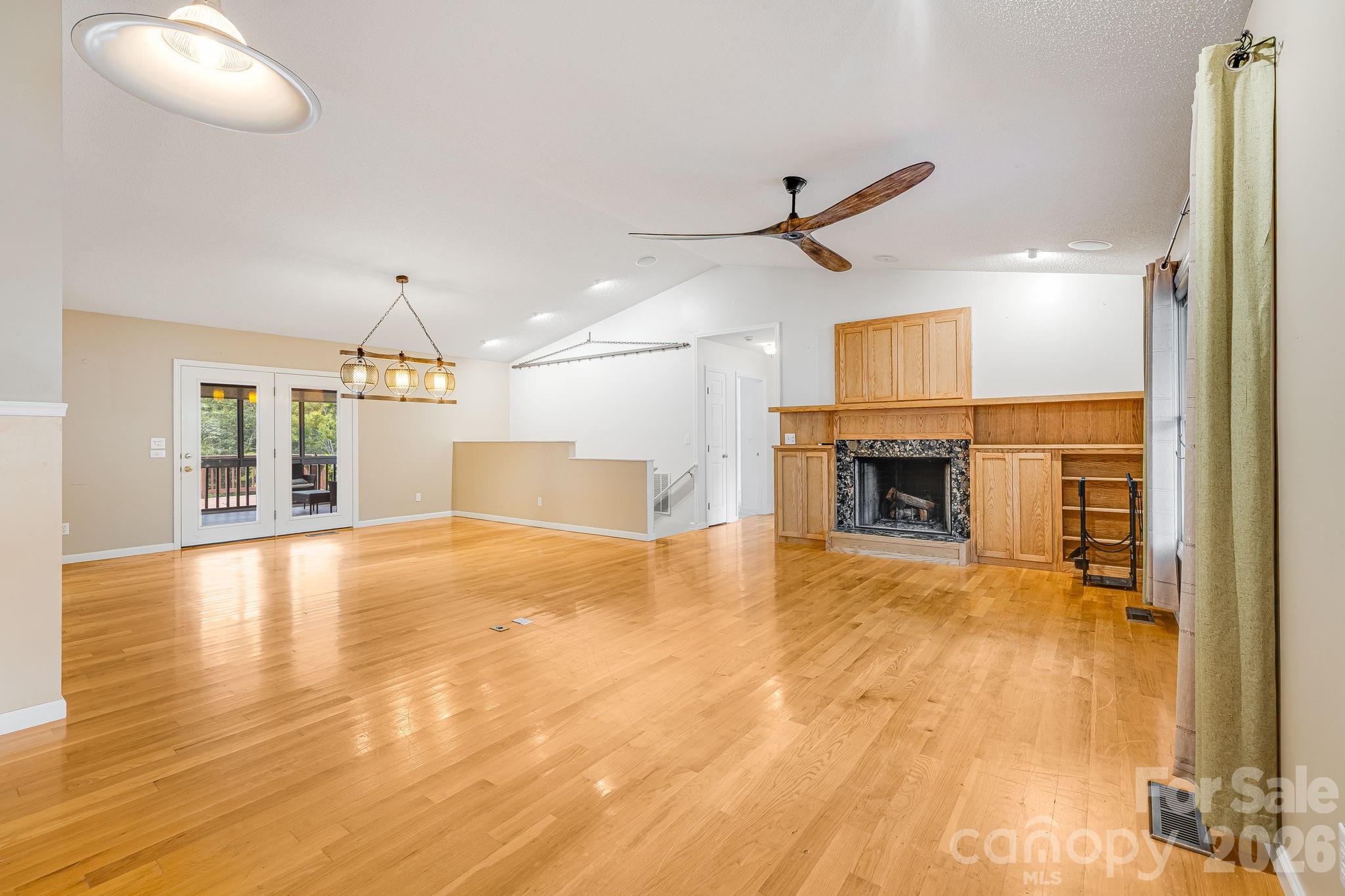6 Arrowhead Lane — Weaverville