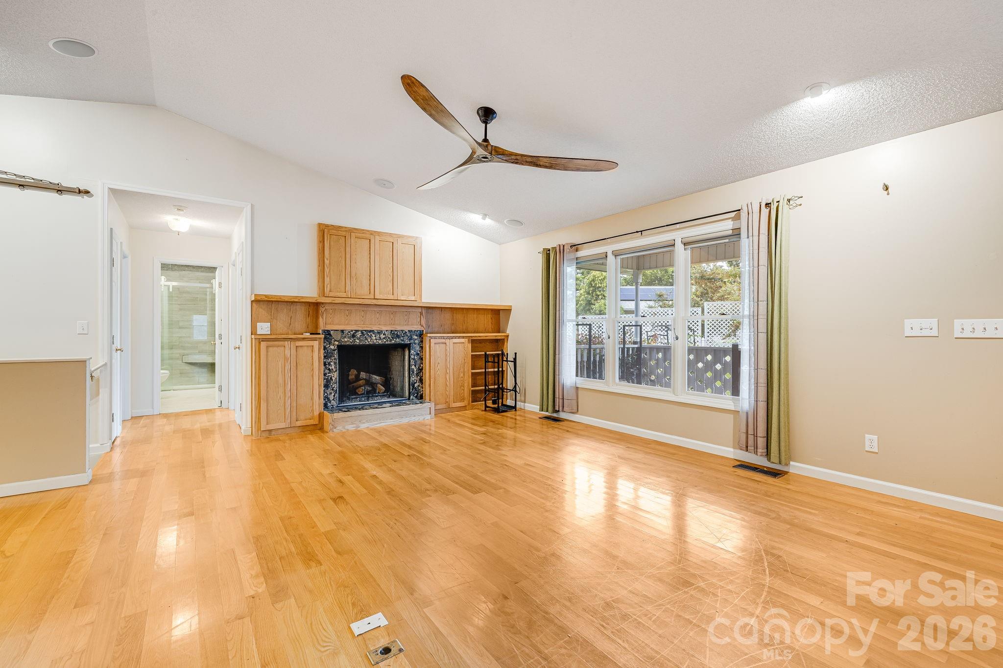 6 Arrowhead Lane — Weaverville