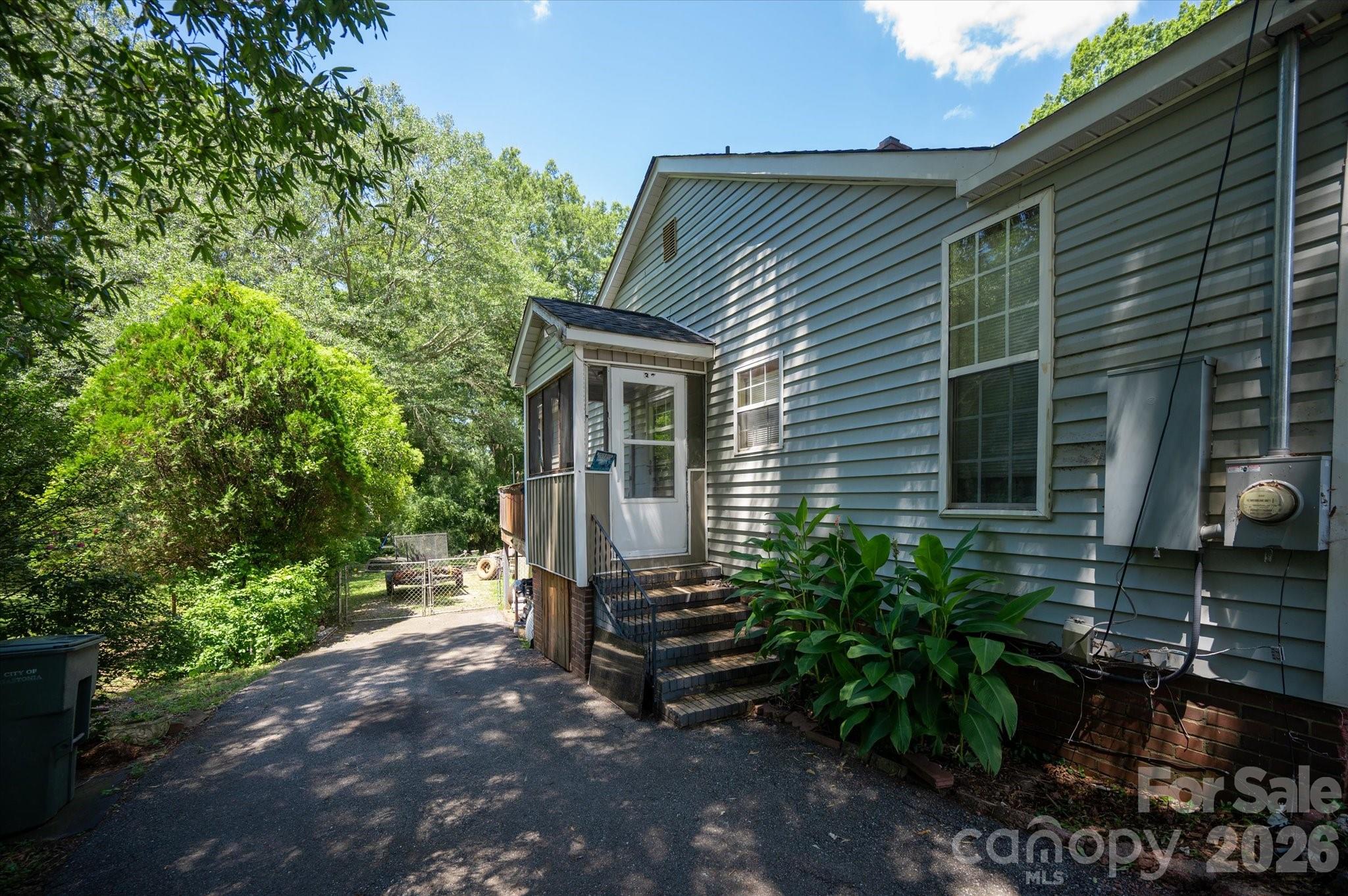 709 N Weldon Street — Gastonia
