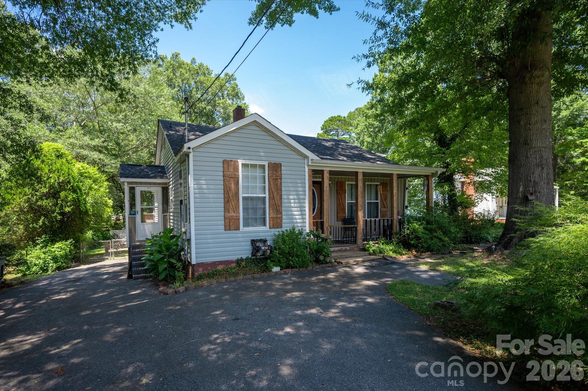 709 N Weldon Street — Gastonia