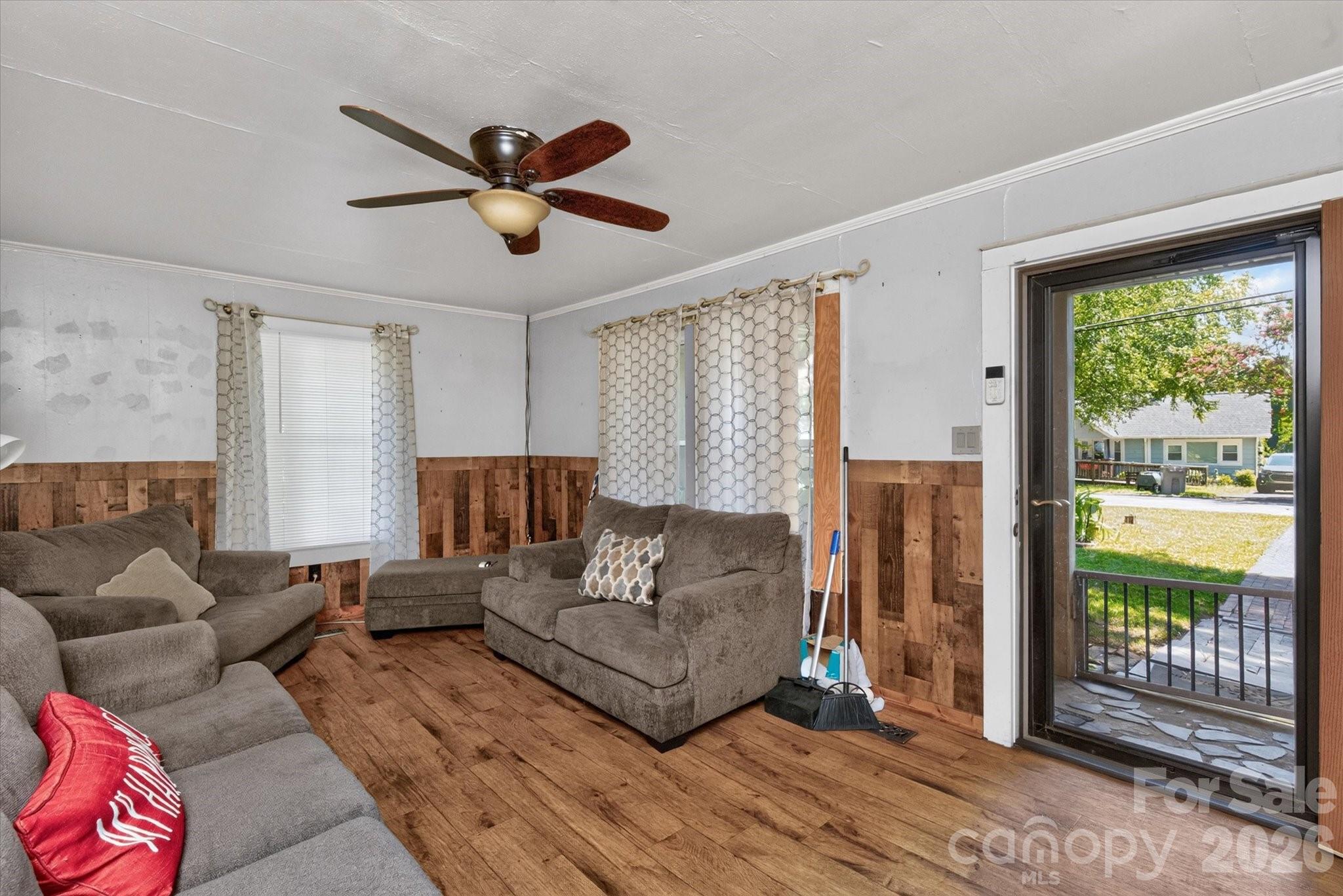709 N Weldon Street — Gastonia