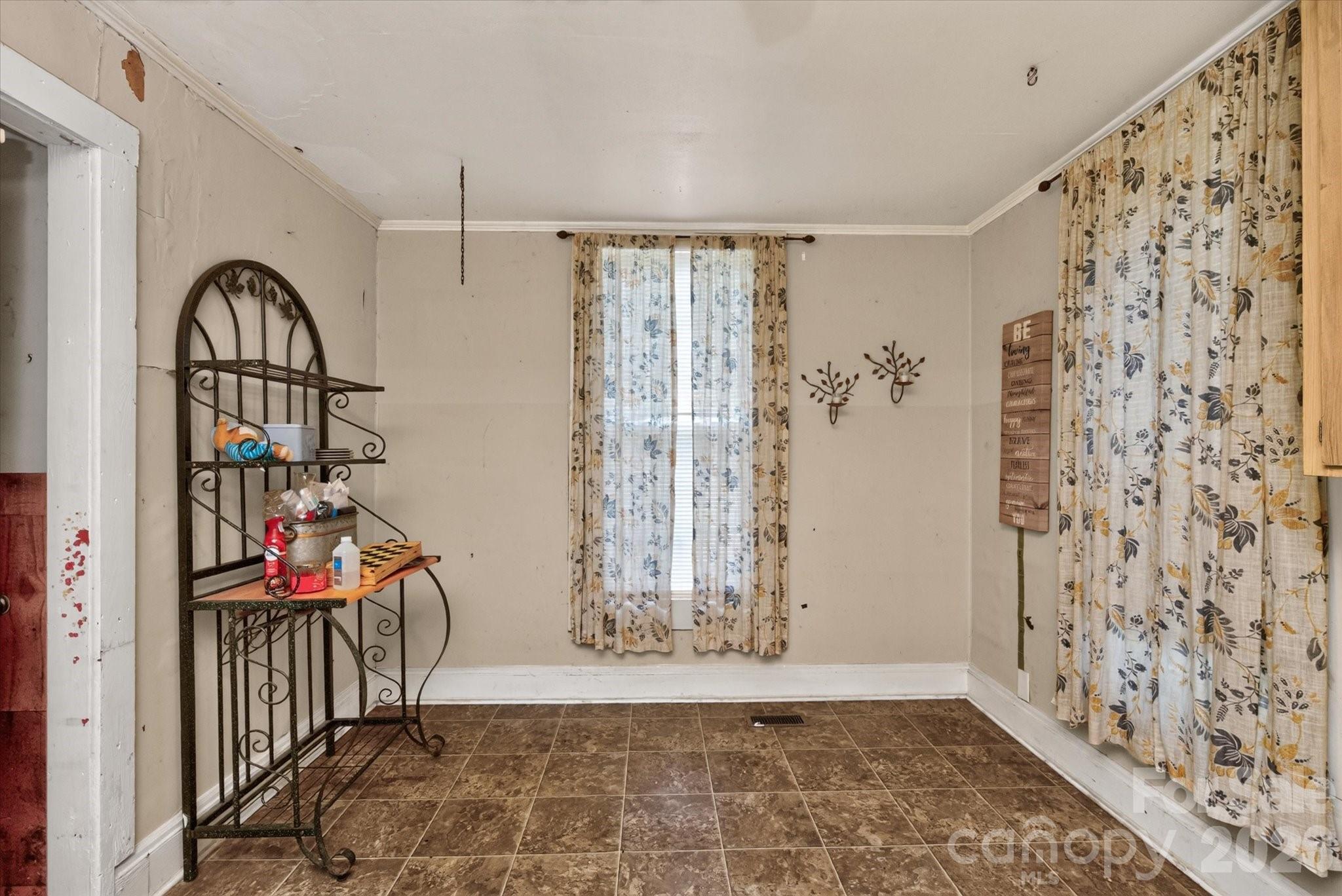709 N Weldon Street — Gastonia