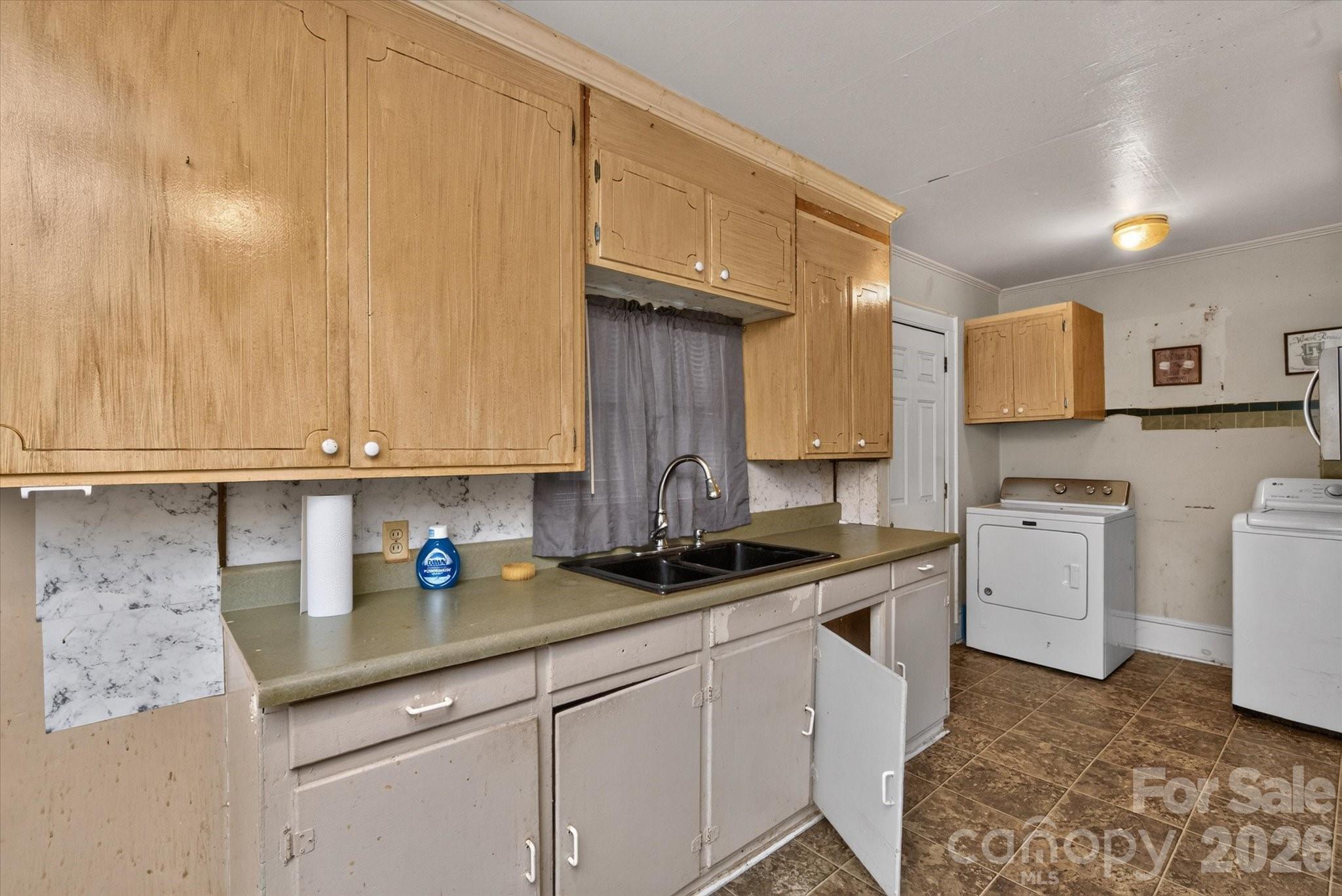 709 N Weldon Street — Gastonia