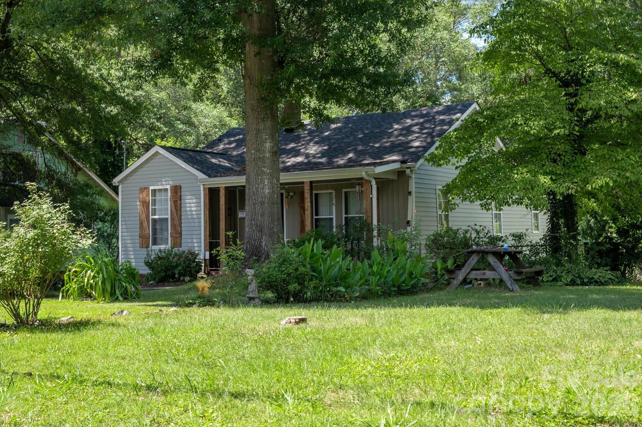 709 N Weldon Street — Gastonia
