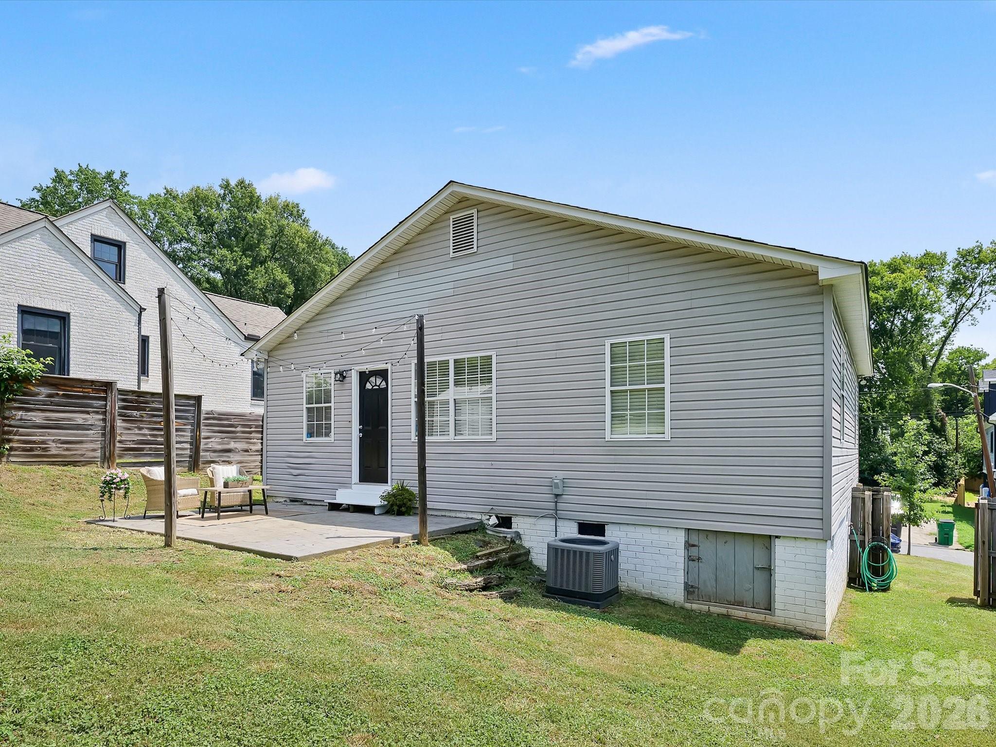 1521 Sumter Avenue — Charlotte
