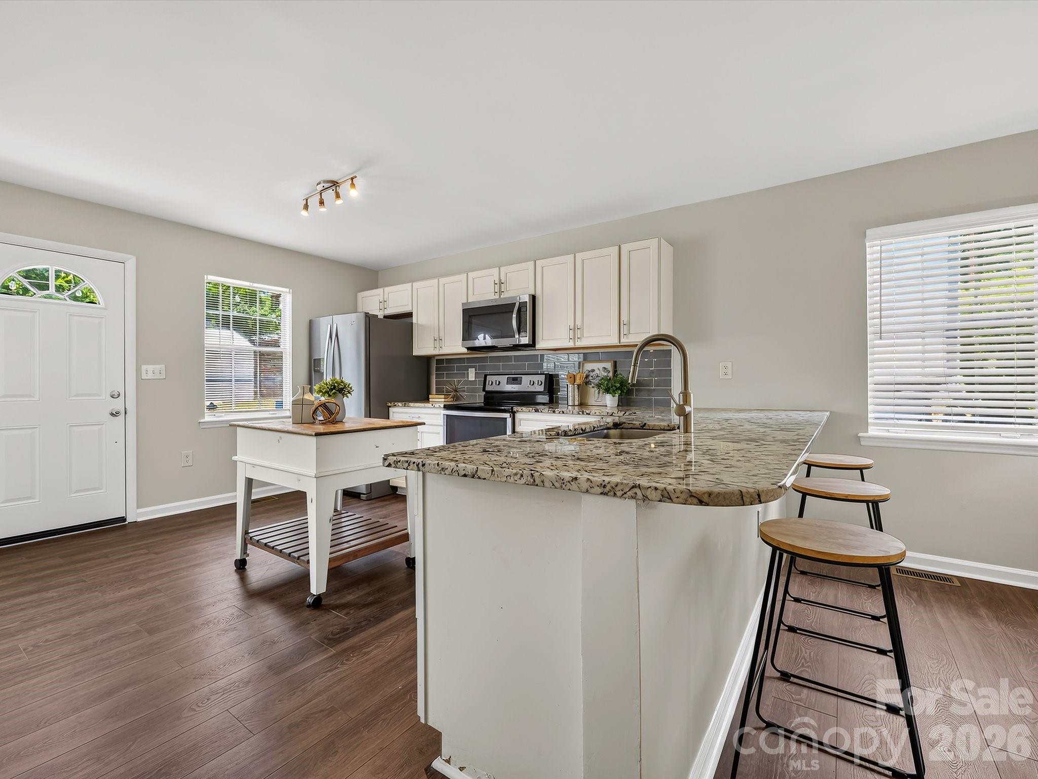 1521 Sumter Avenue — Charlotte