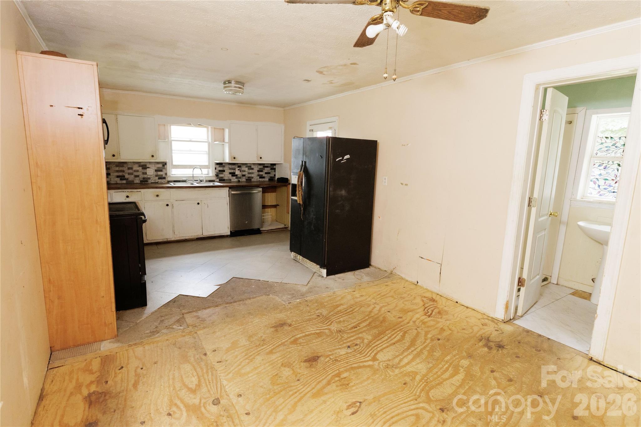 329 Finley Avenue NW — Lenoir