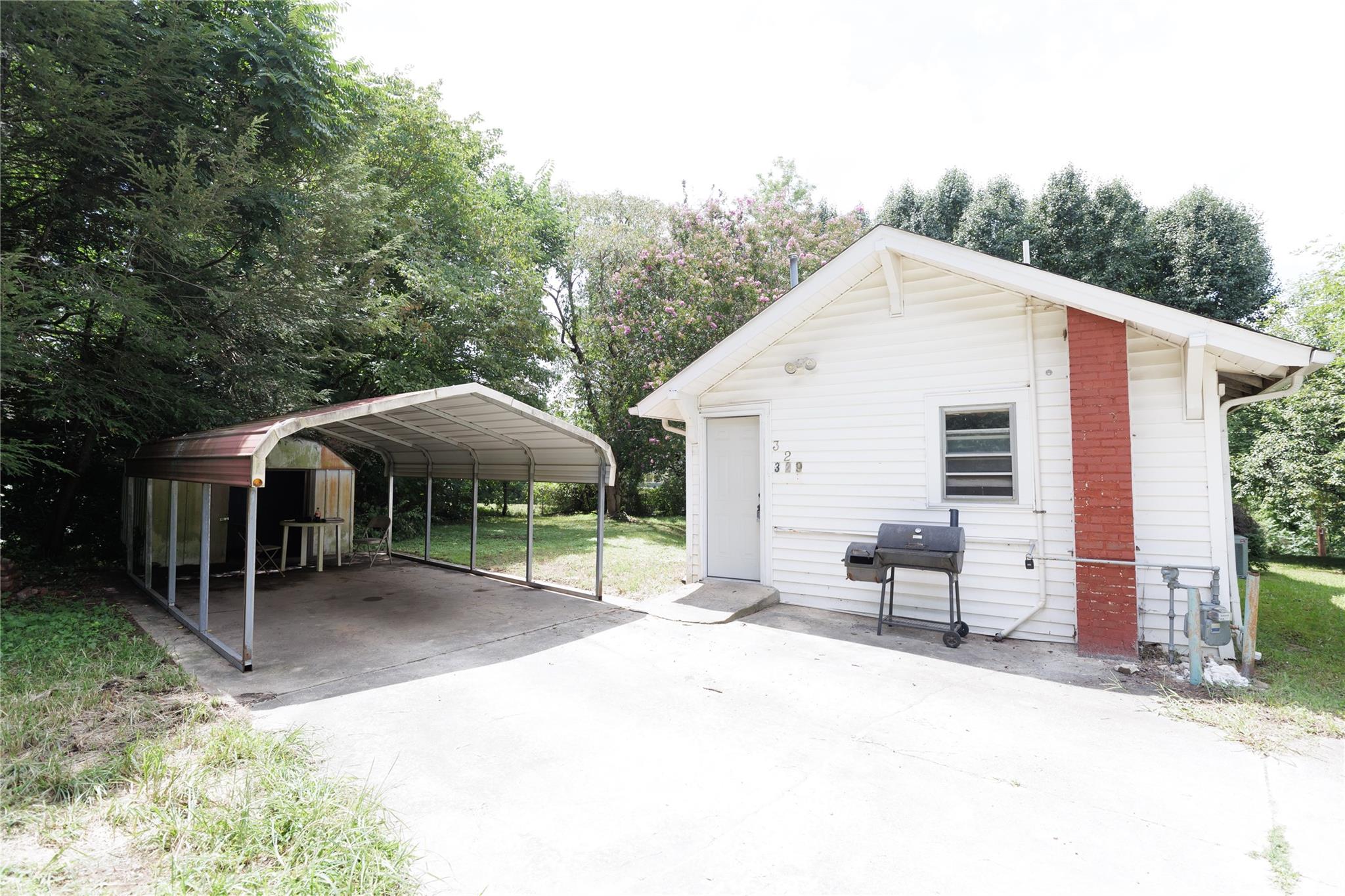 329 Finley Avenue NW — Lenoir