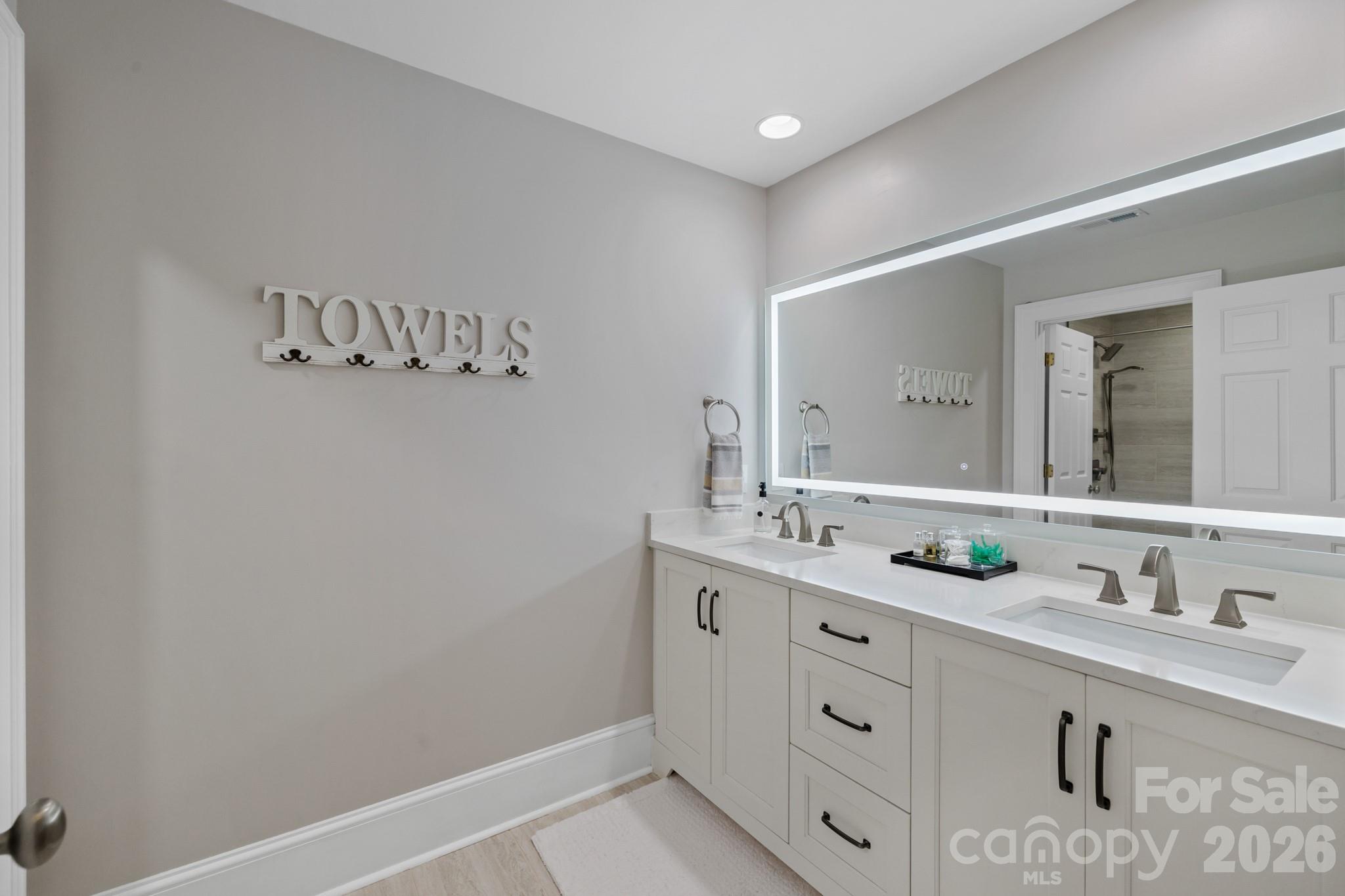 126 Watch Harbor Road — New London
