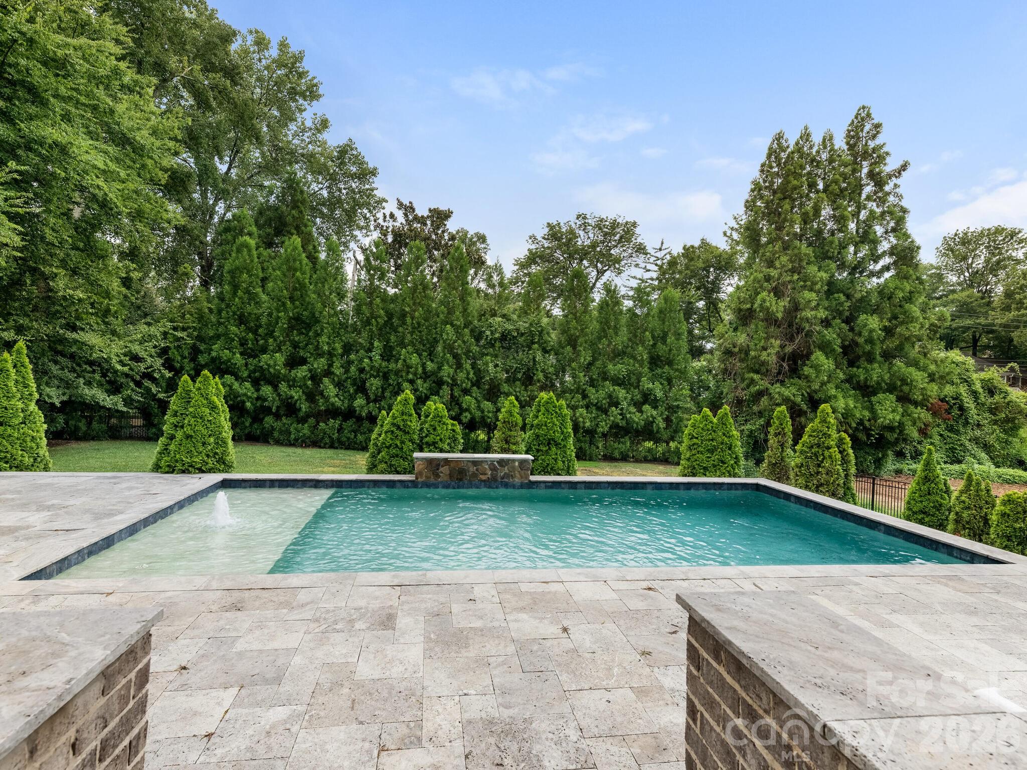 2011 Sharon Avenue — Charlotte
