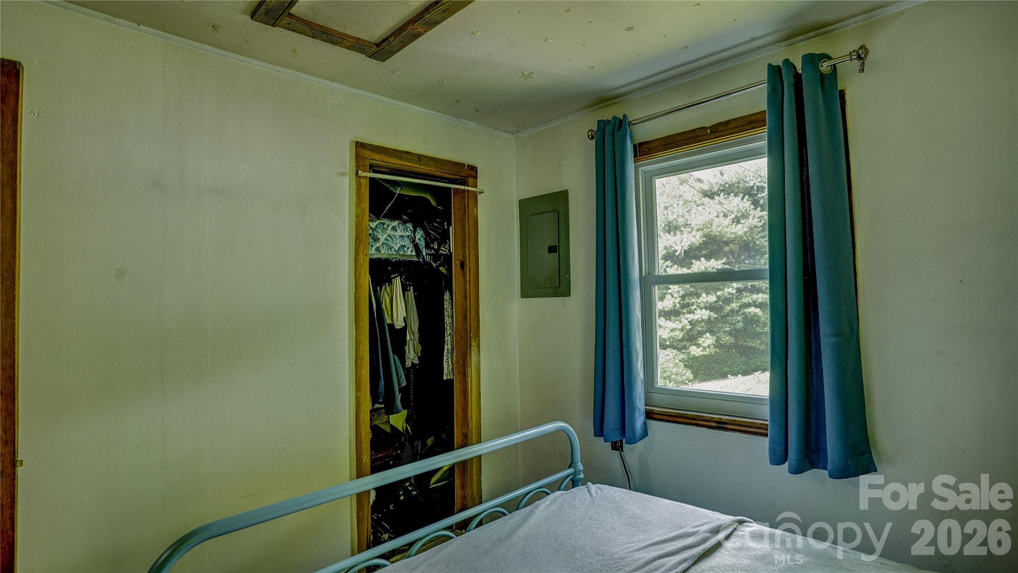 1213 Roaring Fork Road — Mars Hill
