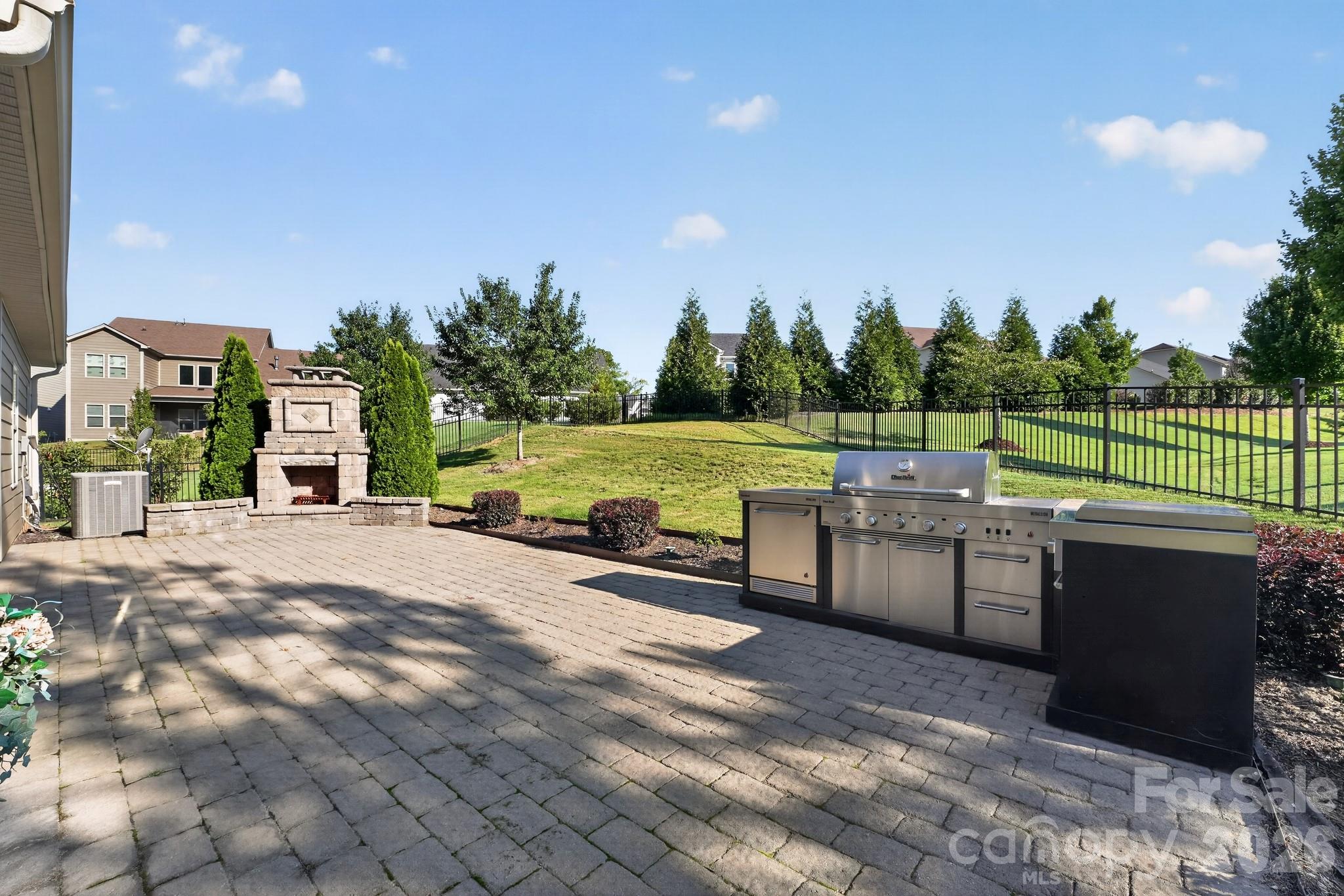 15319 Venezia Lane — Huntersville