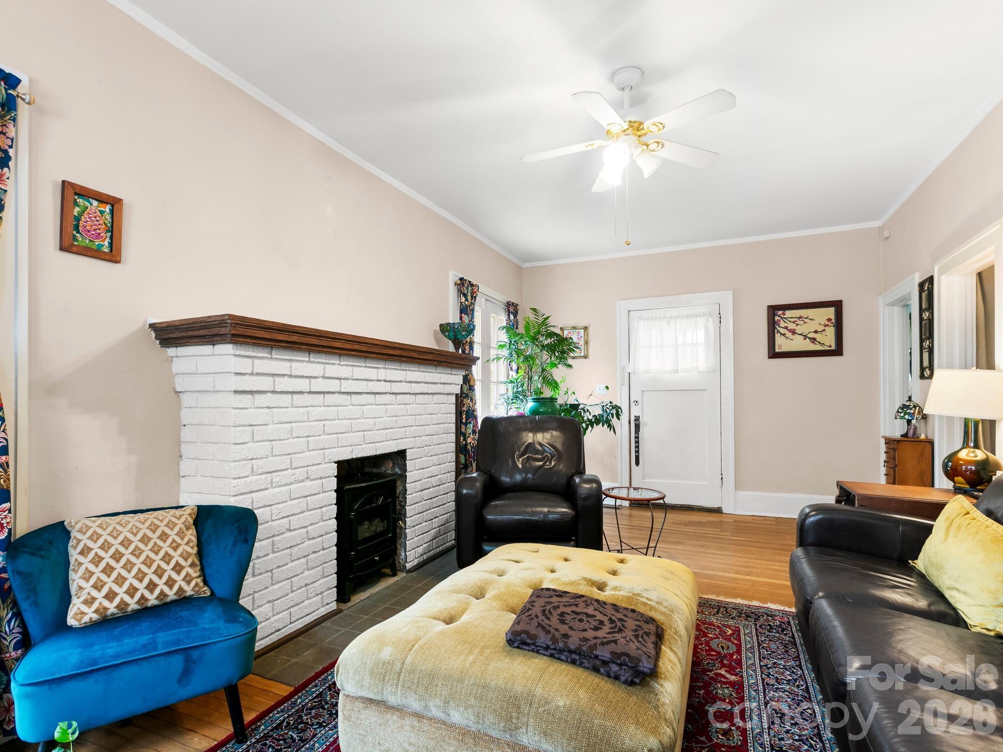 27 Warwick Road — Asheville