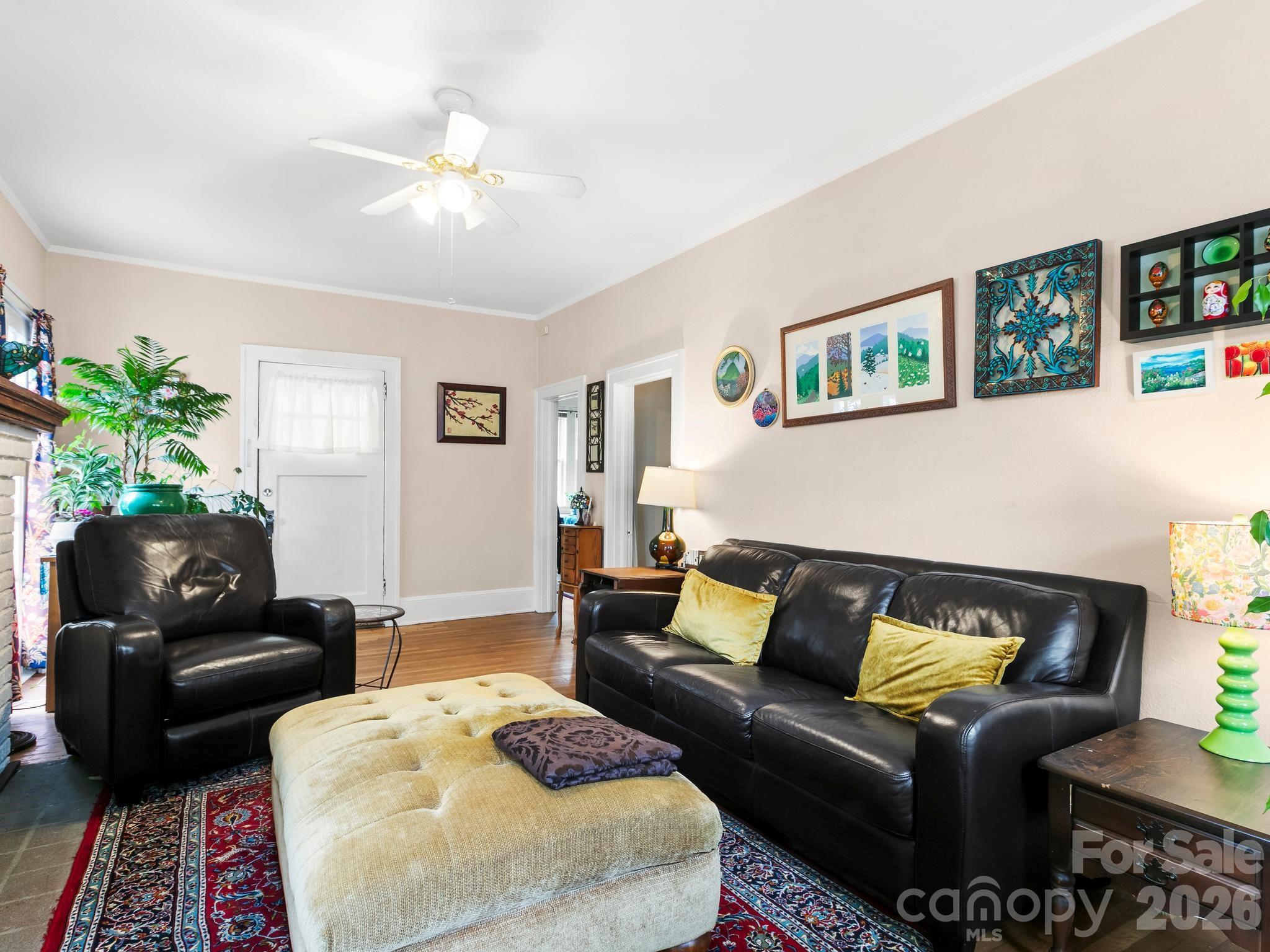 27 Warwick Road — Asheville