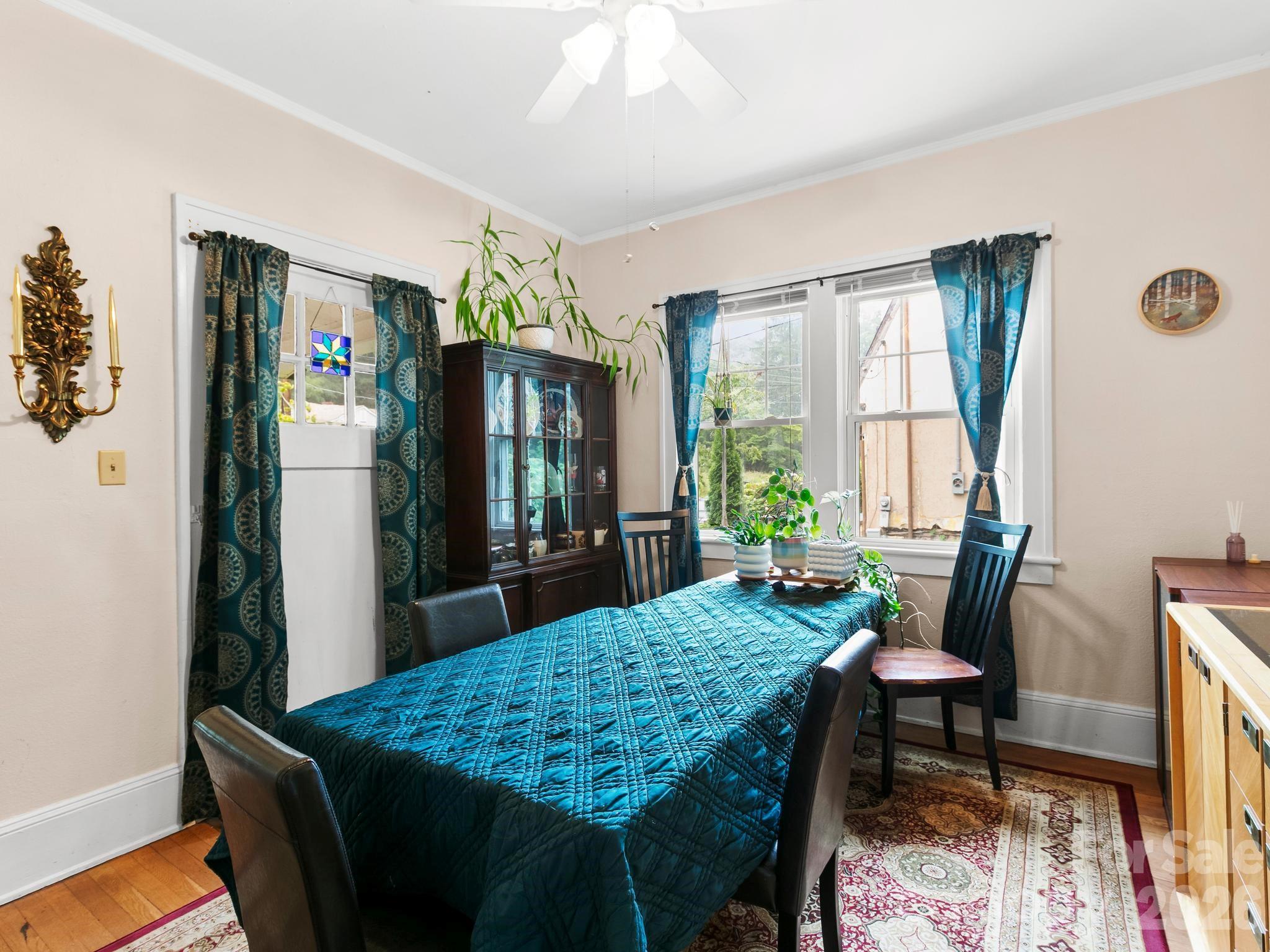 27 Warwick Road — Asheville