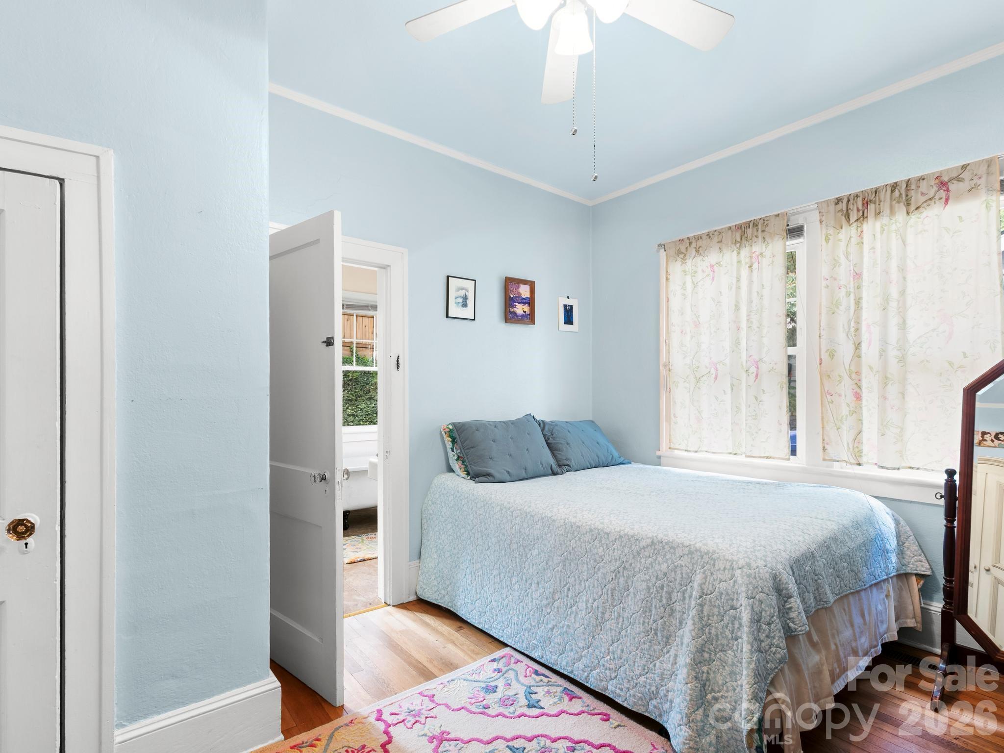 27 Warwick Road — Asheville