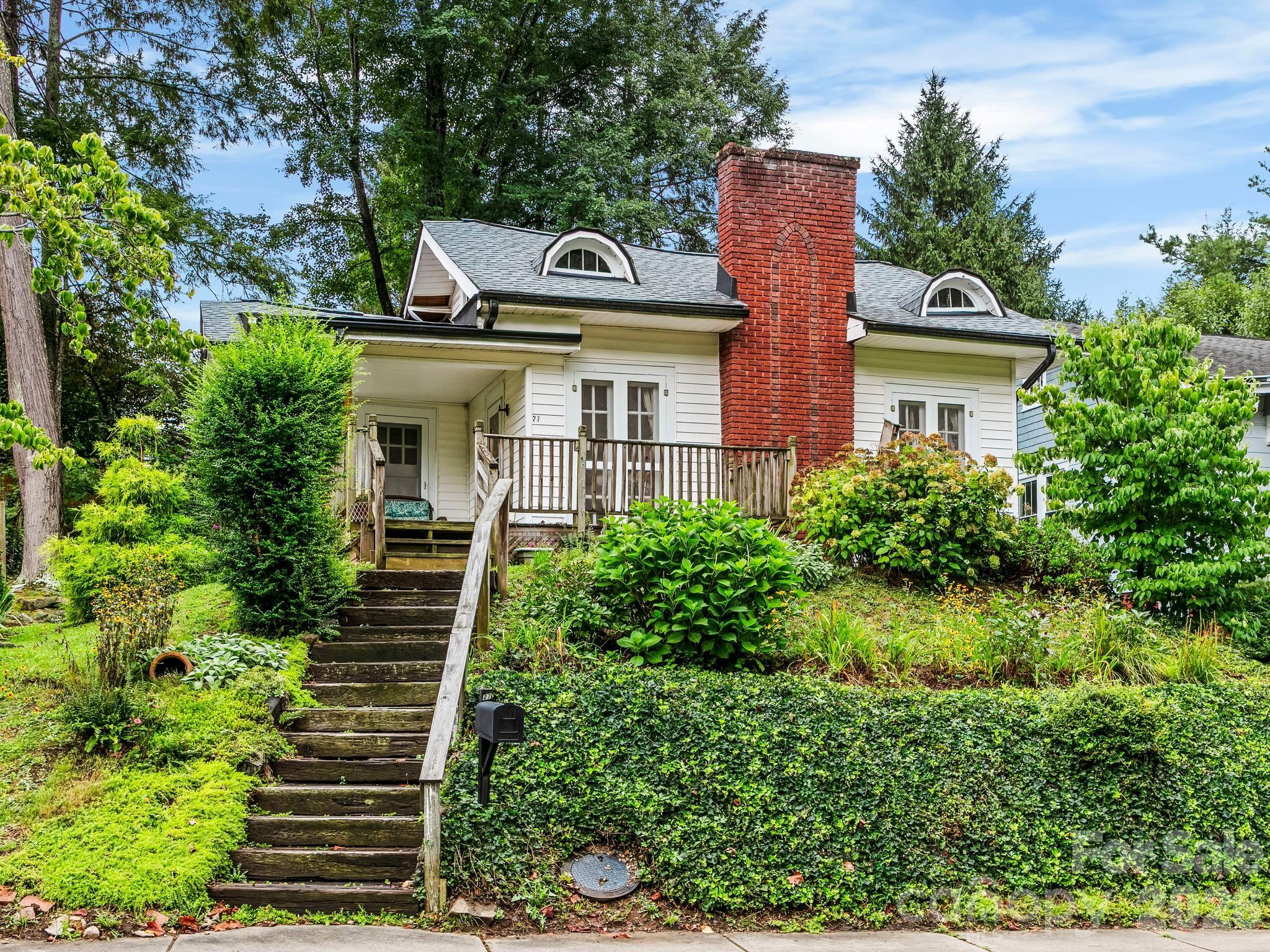 27 Warwick Road — Asheville