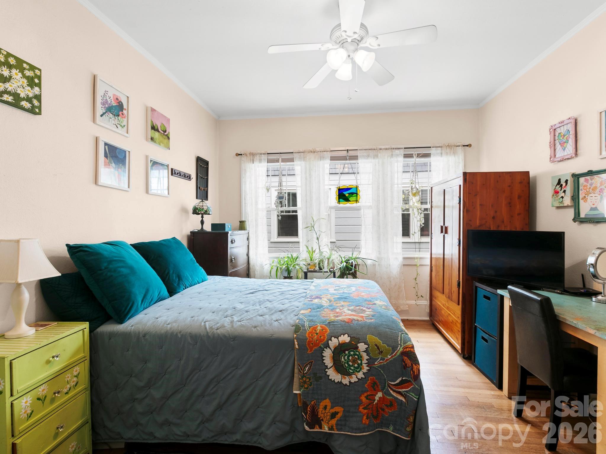 27 Warwick Road — Asheville