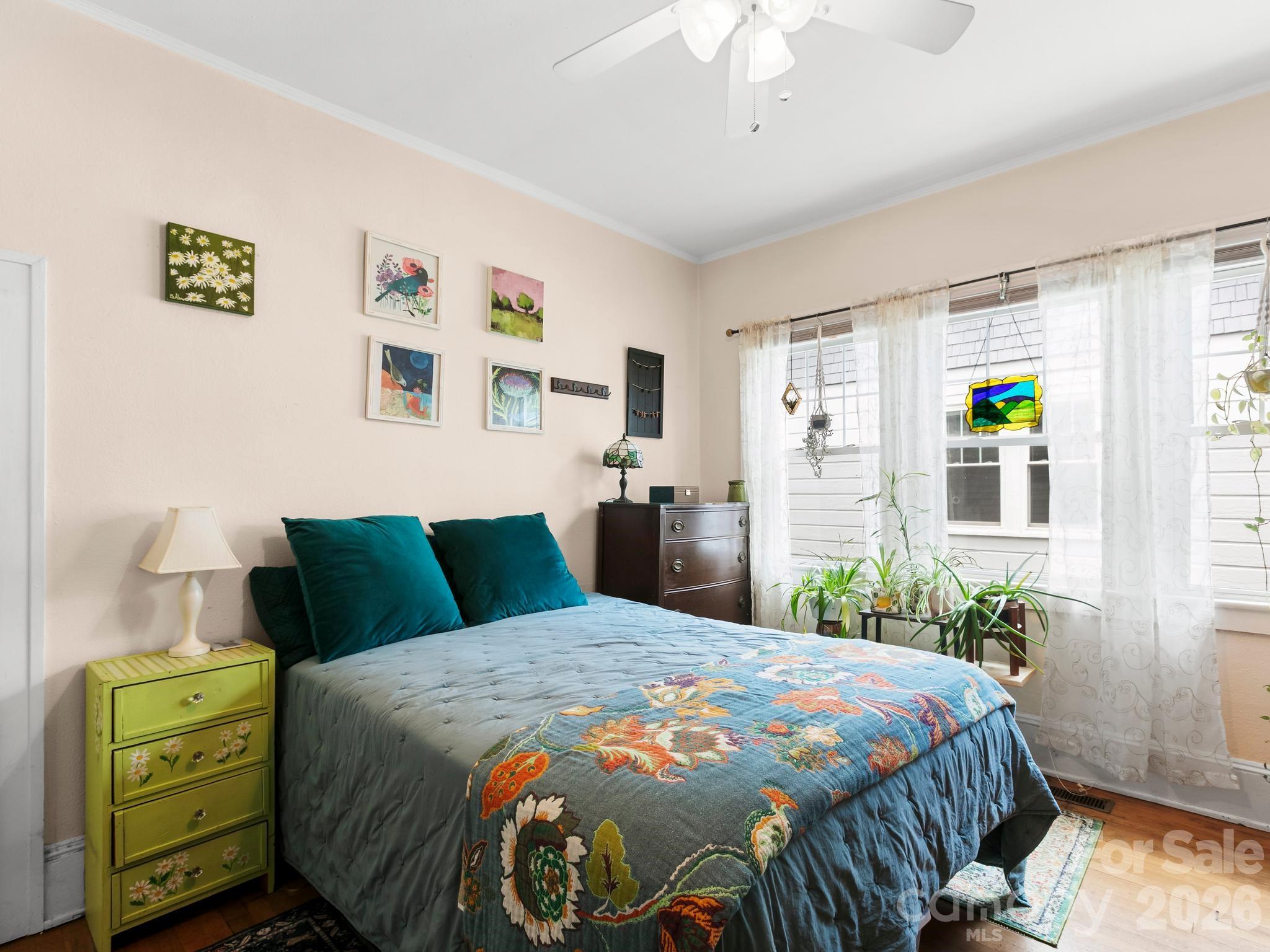 27 Warwick Road — Asheville