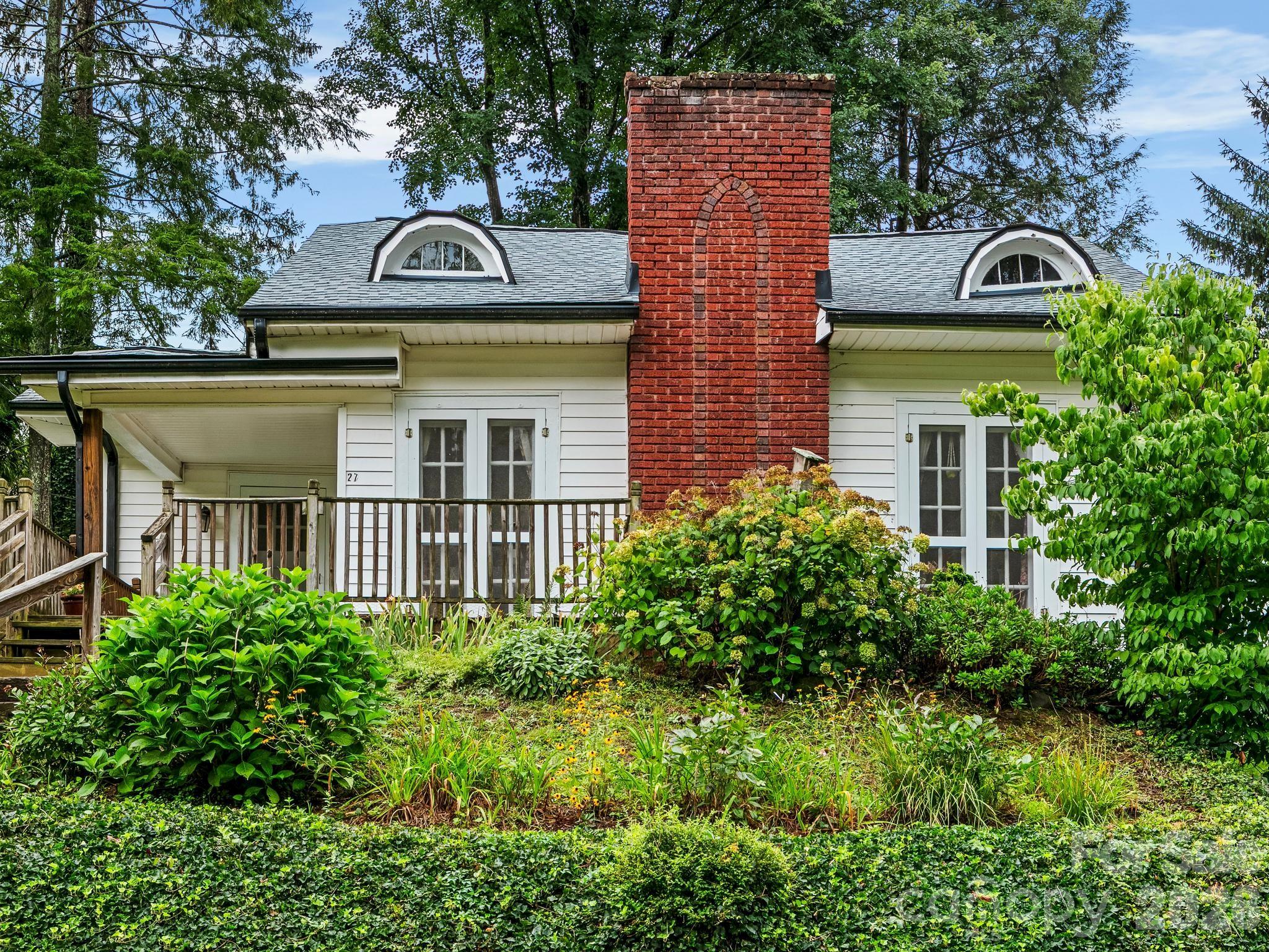 27 Warwick Road — Asheville