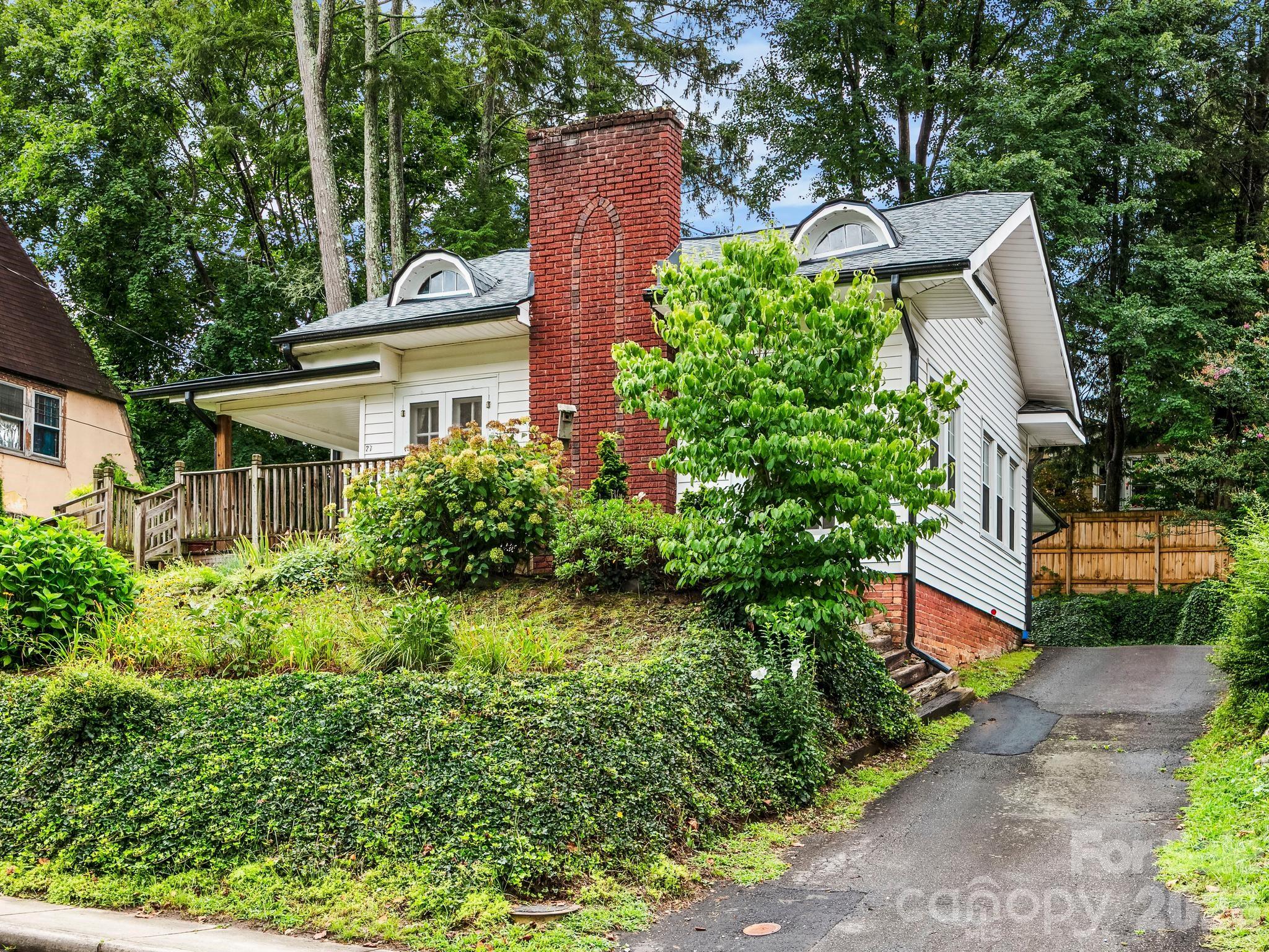 27 Warwick Road — Asheville