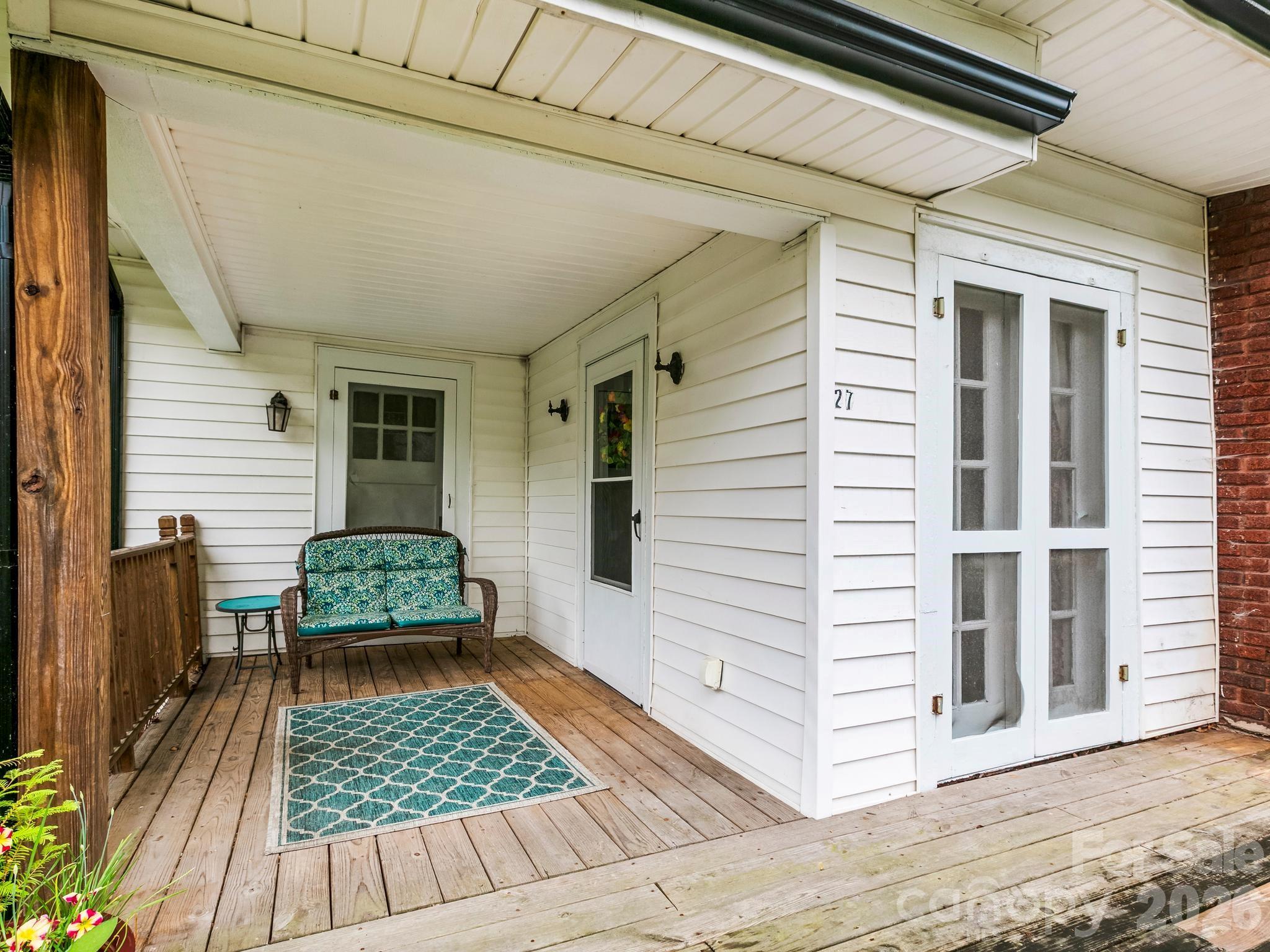 27 Warwick Road — Asheville