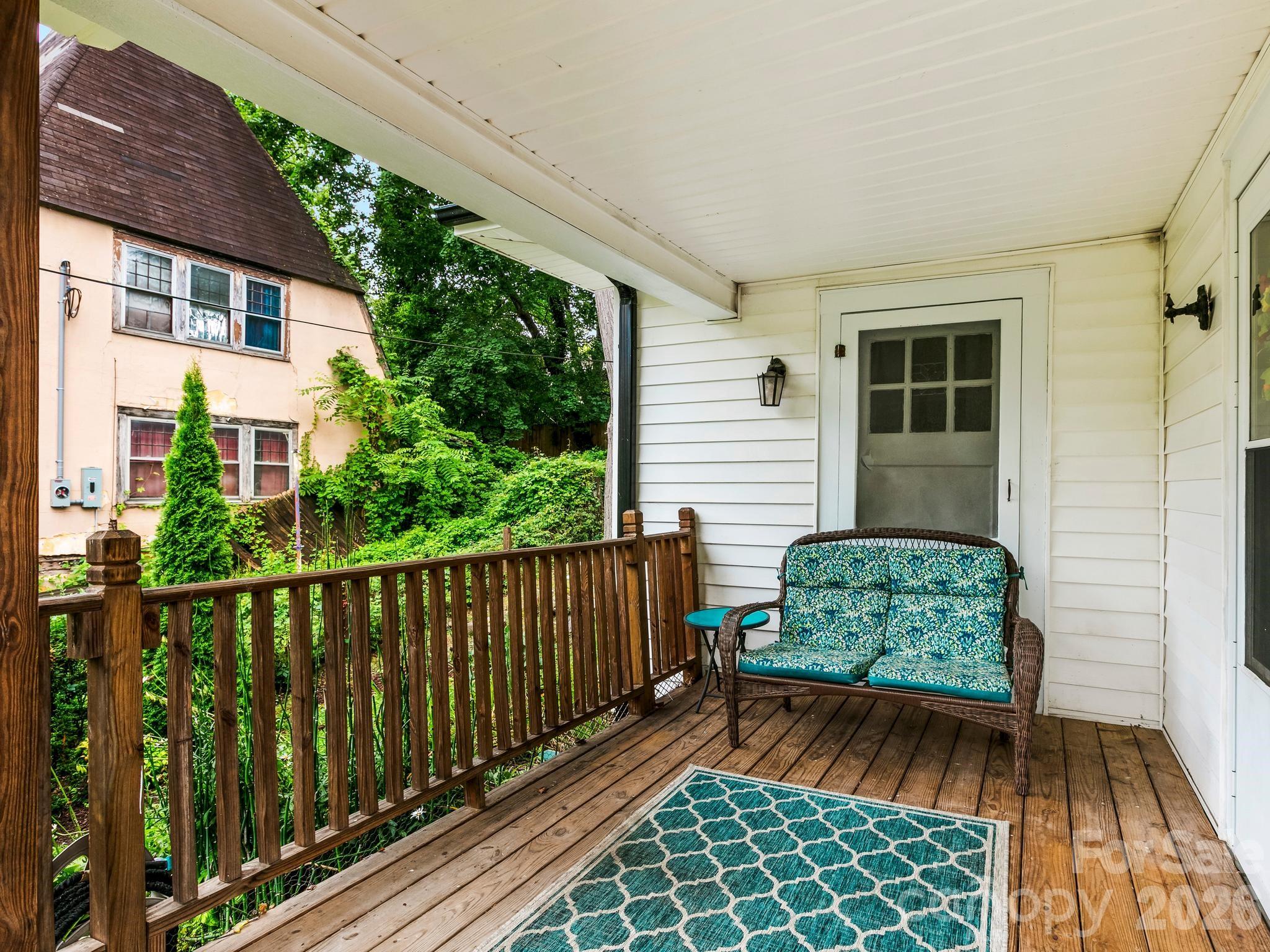 27 Warwick Road — Asheville