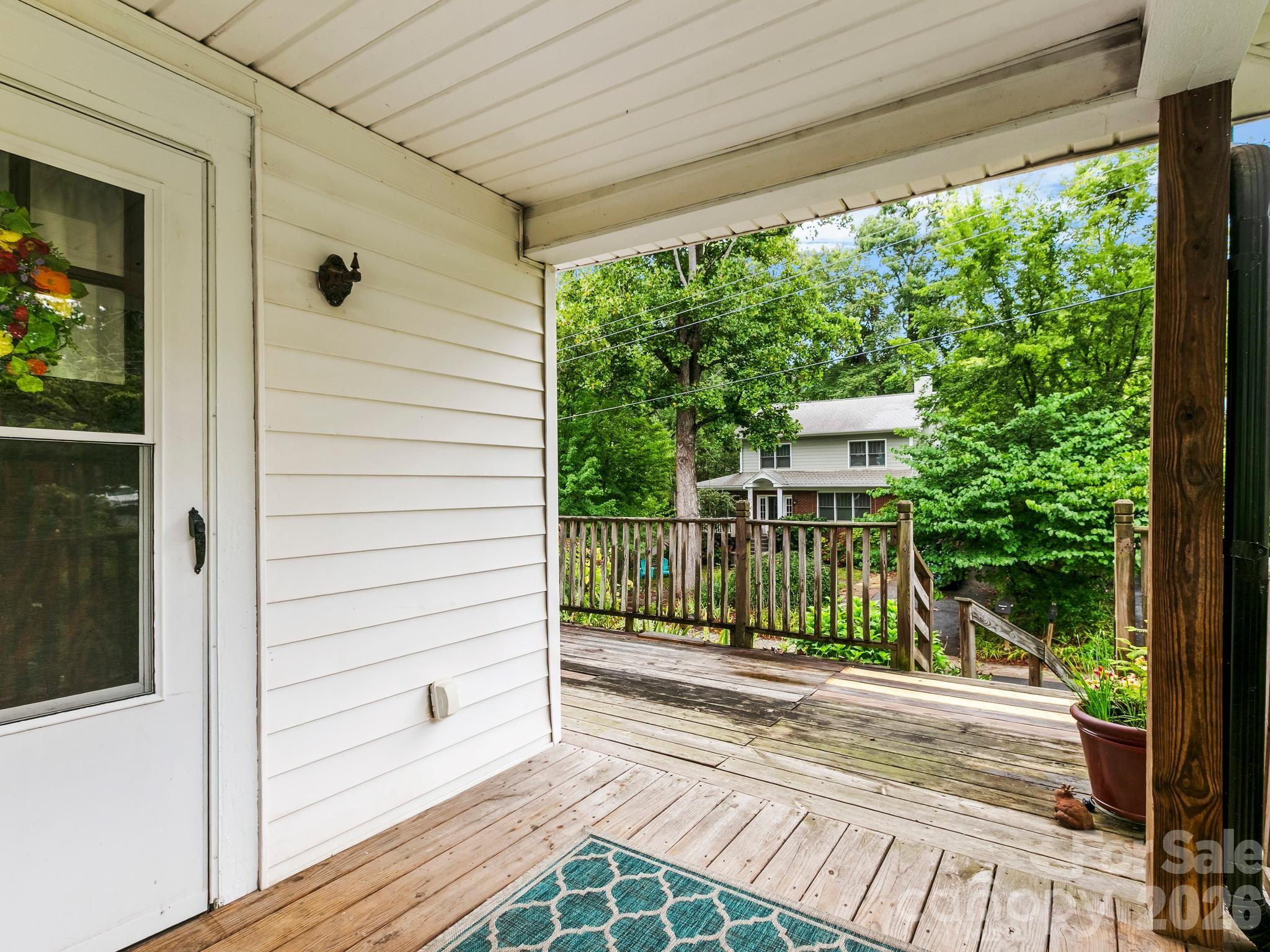 27 Warwick Road — Asheville