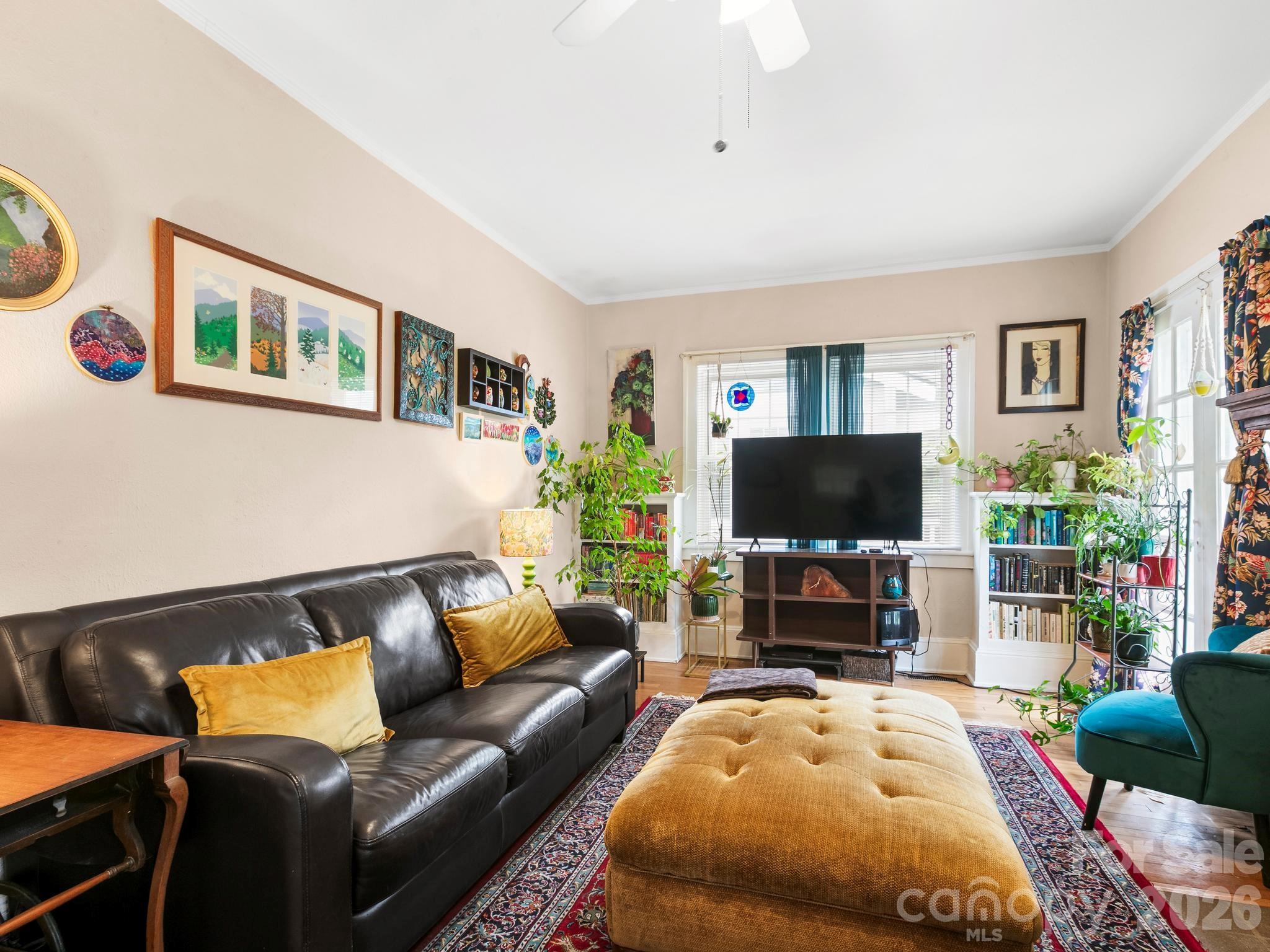 27 Warwick Road — Asheville