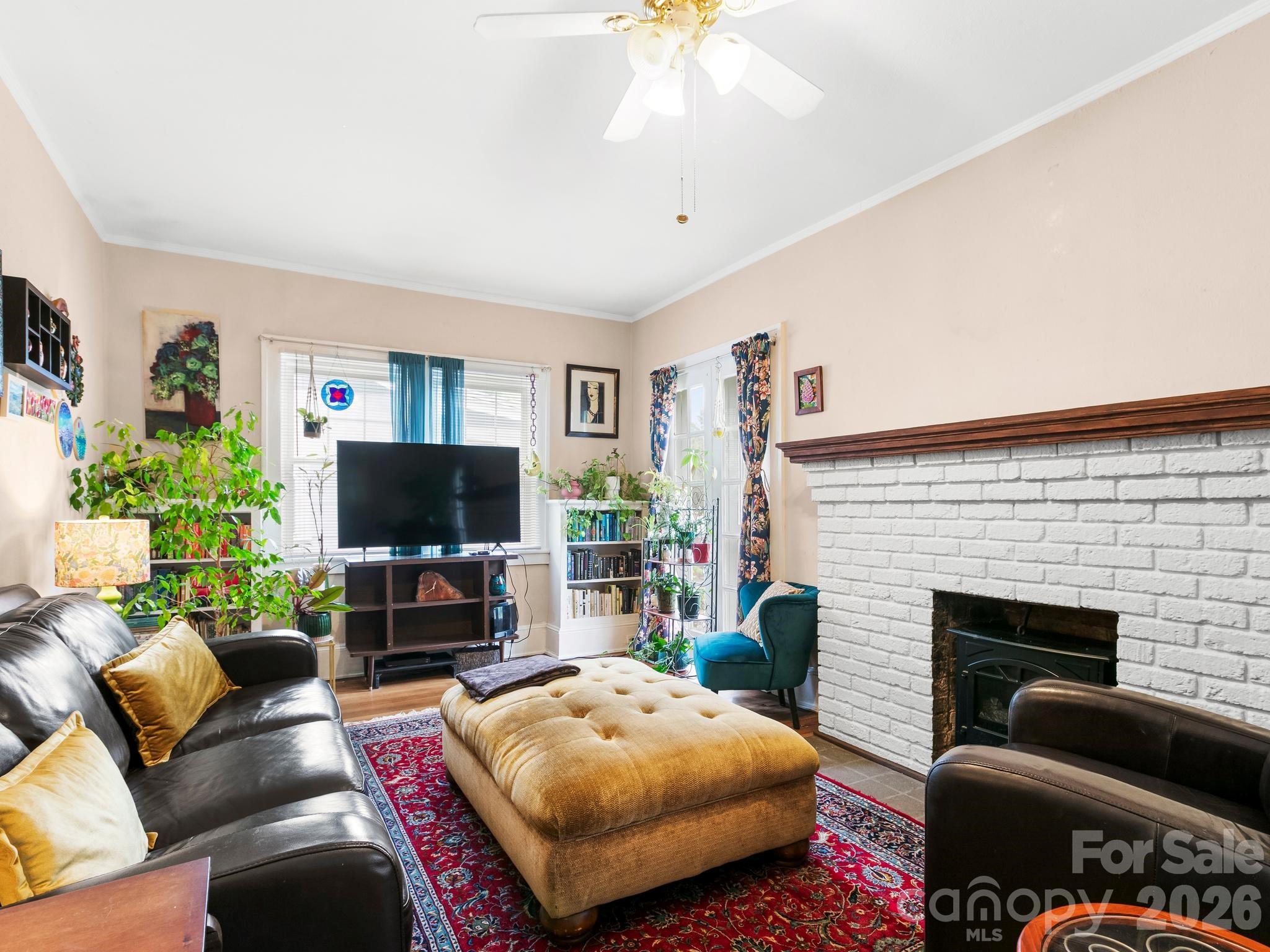 27 Warwick Road — Asheville