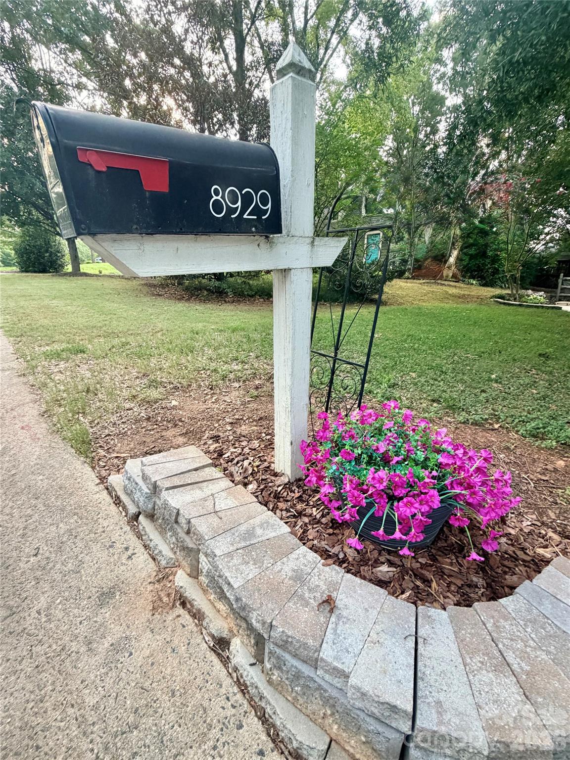 8929 Gamesford Drive — Charlotte