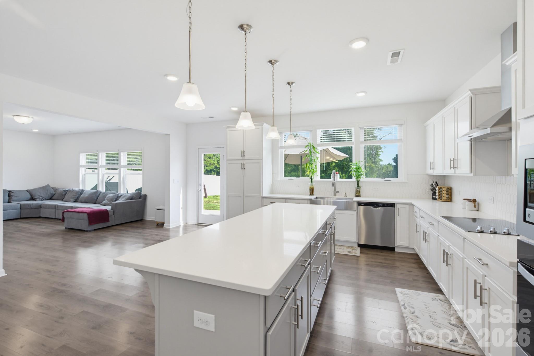 5016 Mooreland Oaks Way — Mount Holly