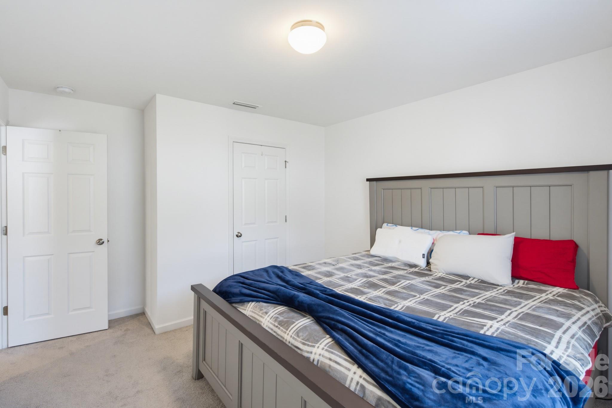 5016 Mooreland Oaks Way — Mount Holly