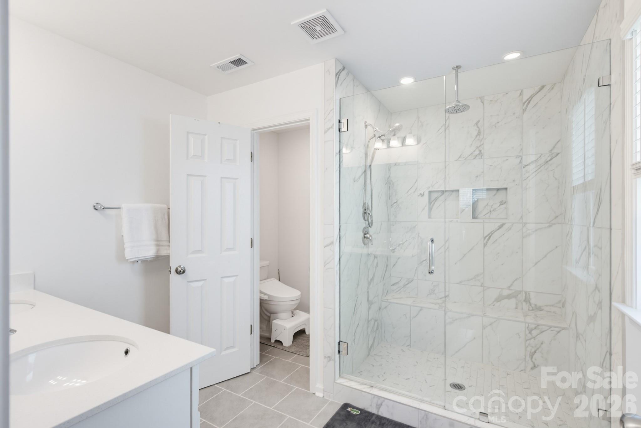 5016 Mooreland Oaks Way — Mount Holly