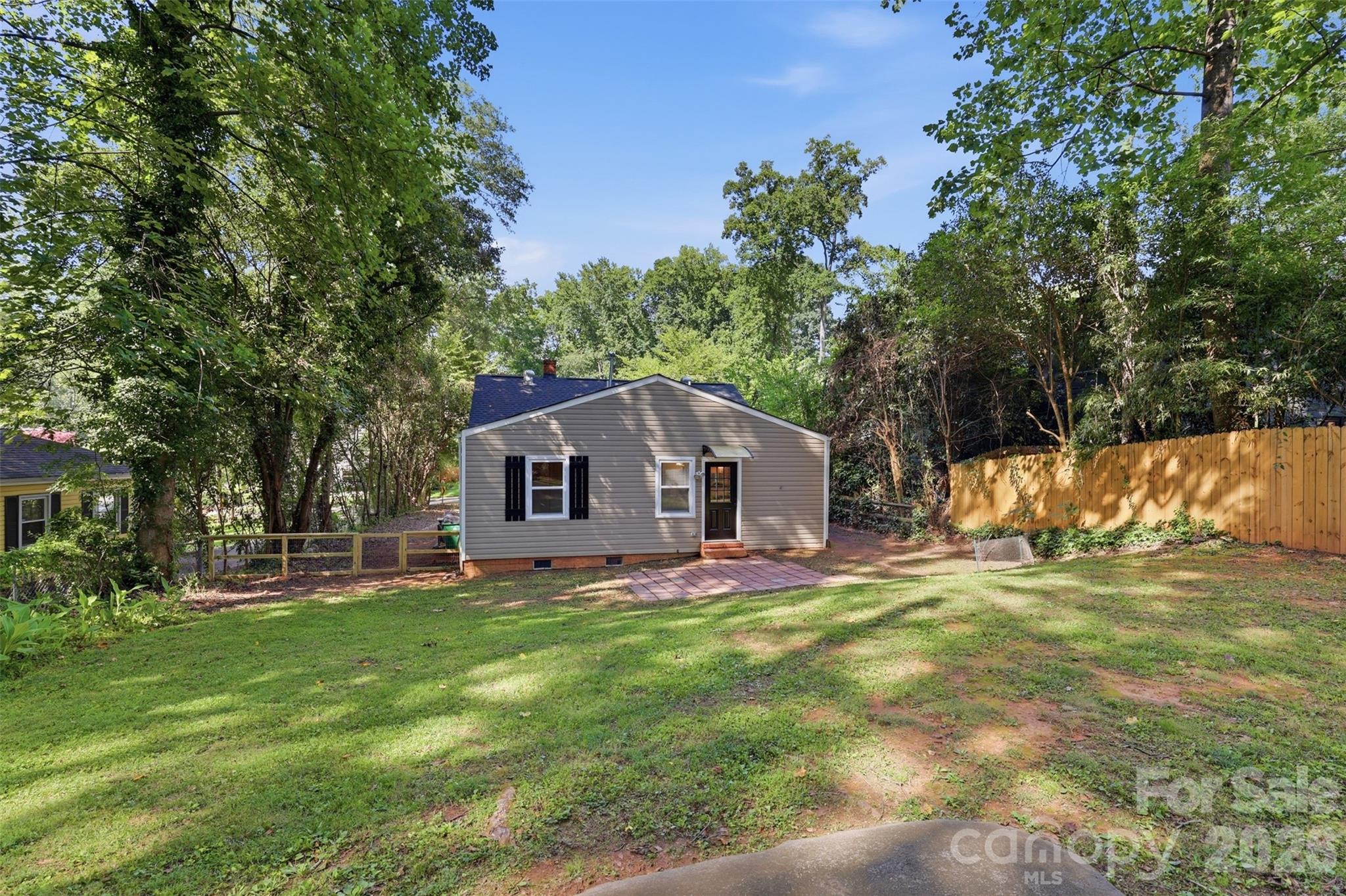 1815 Arnold Drive — Charlotte