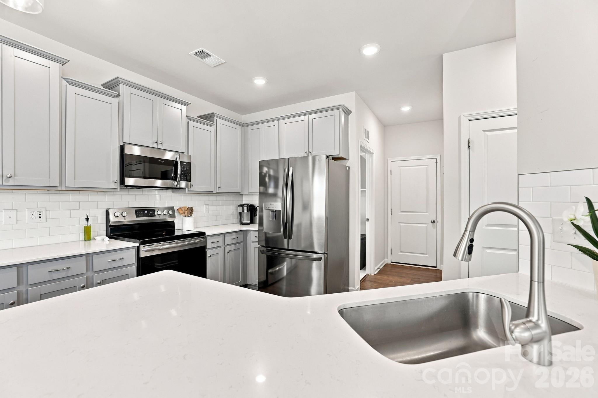 6522 Gopher Road — Lancaster