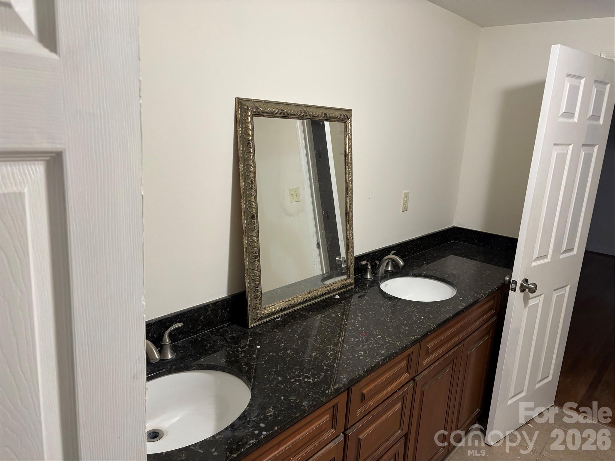 412 Brackenbury Lane — Charlotte