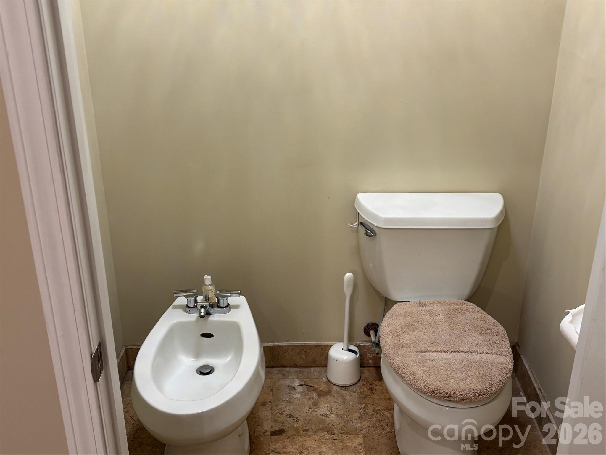 412 Brackenbury Lane — Charlotte